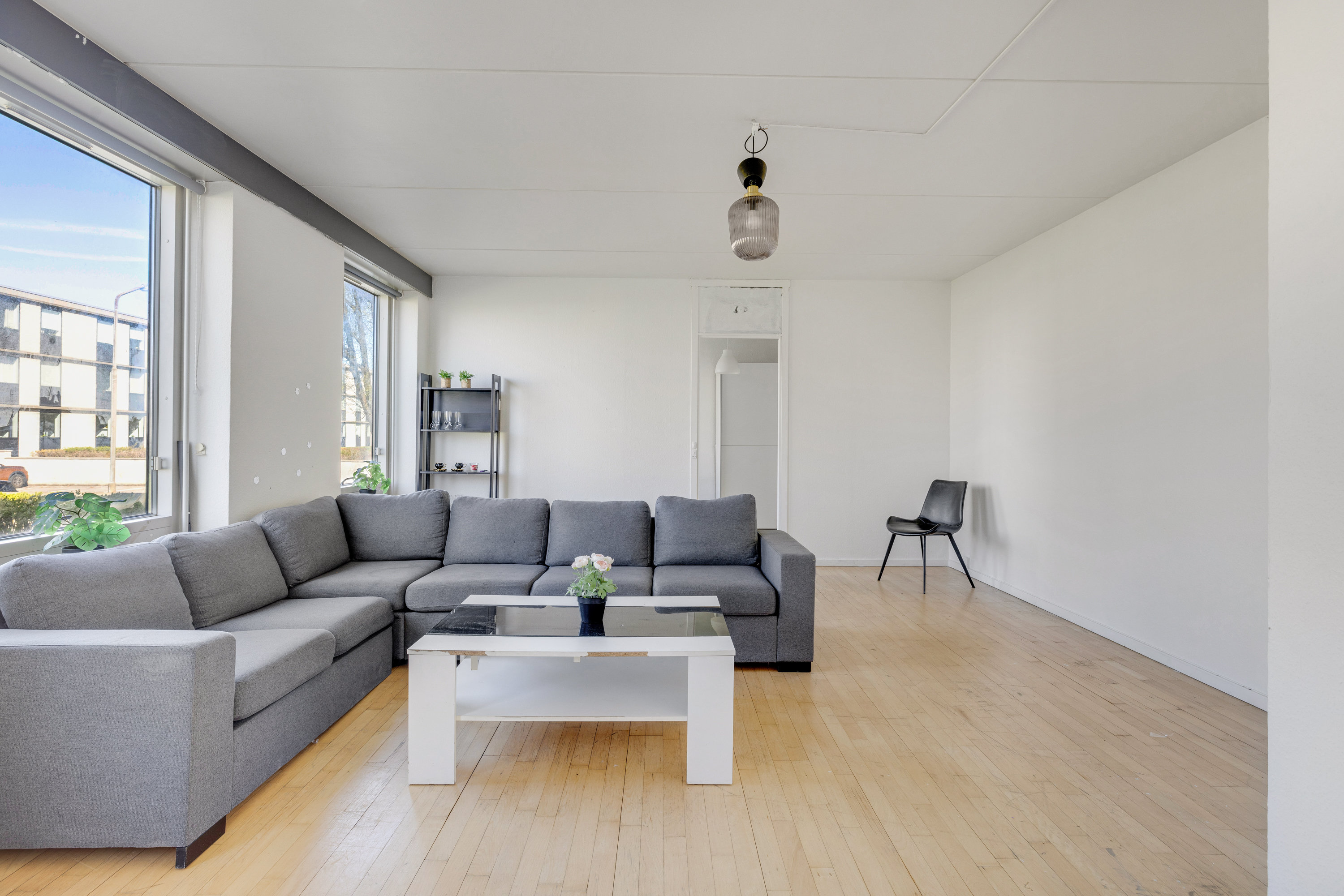 Fremhævet stue billede i fuldskærmstilstand. Billede af Pileengen 8, st.. th., 2625 Vallensbæk