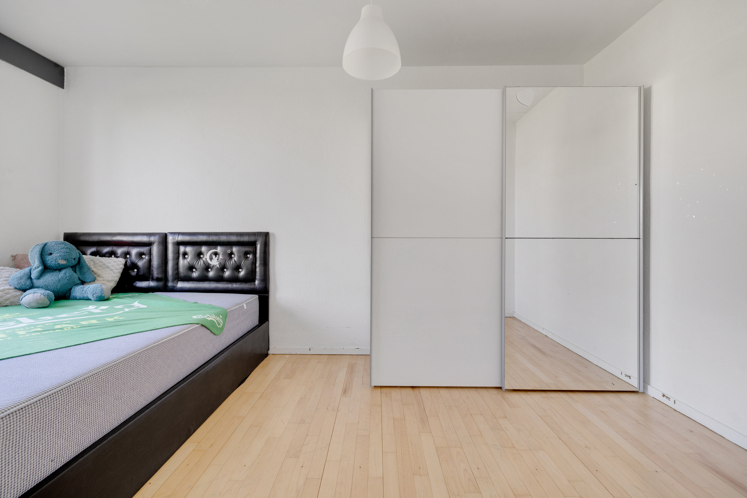 Fremhævet værelse billede i fuldskærmstilstand. Billede af Pileengen 8, st.. th., 2625 Vallensbæk