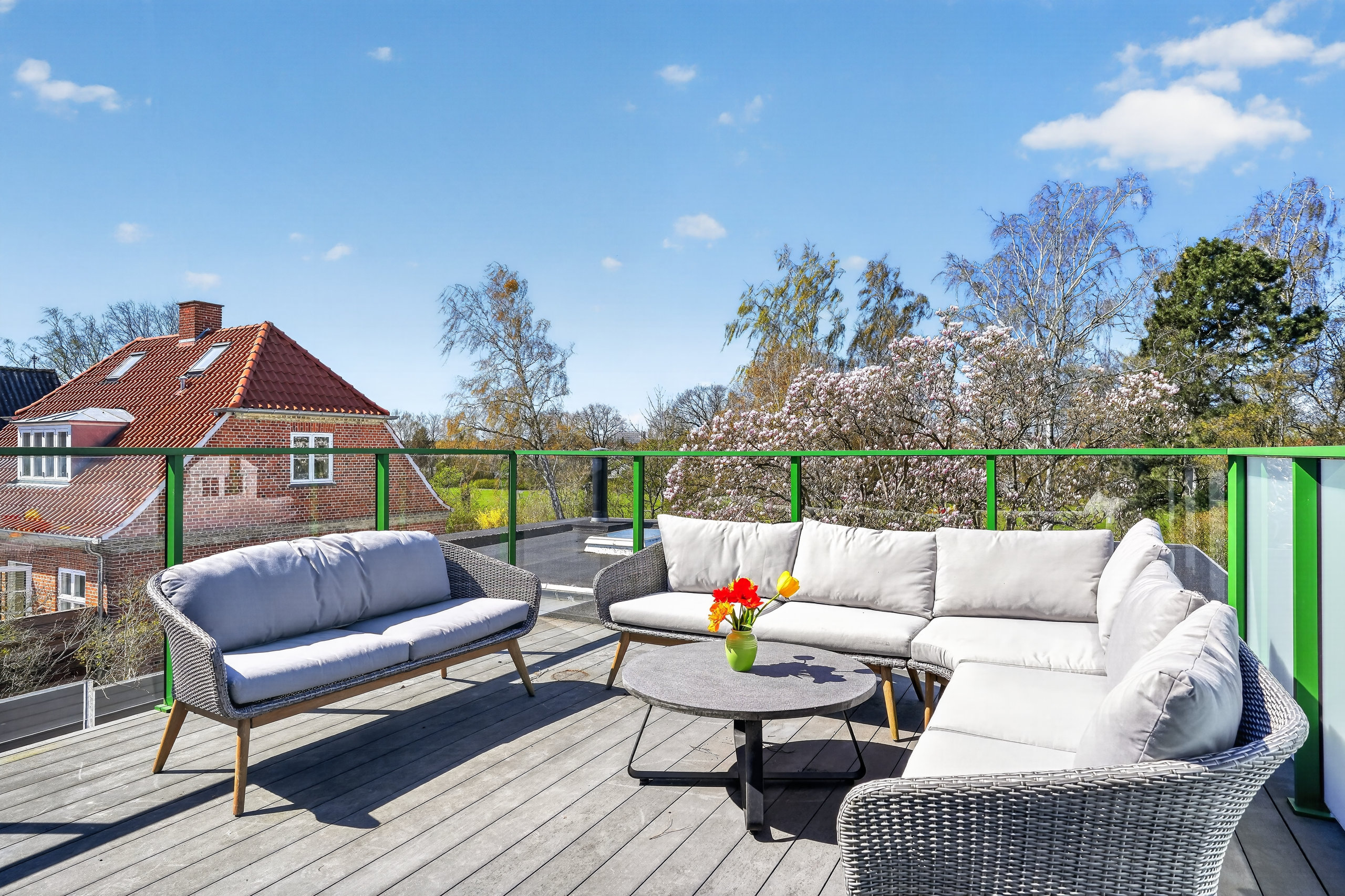 Fremhævet terrasse billede i fuldskærmstilstand. Billede af Engdraget 25, 2500 Valby