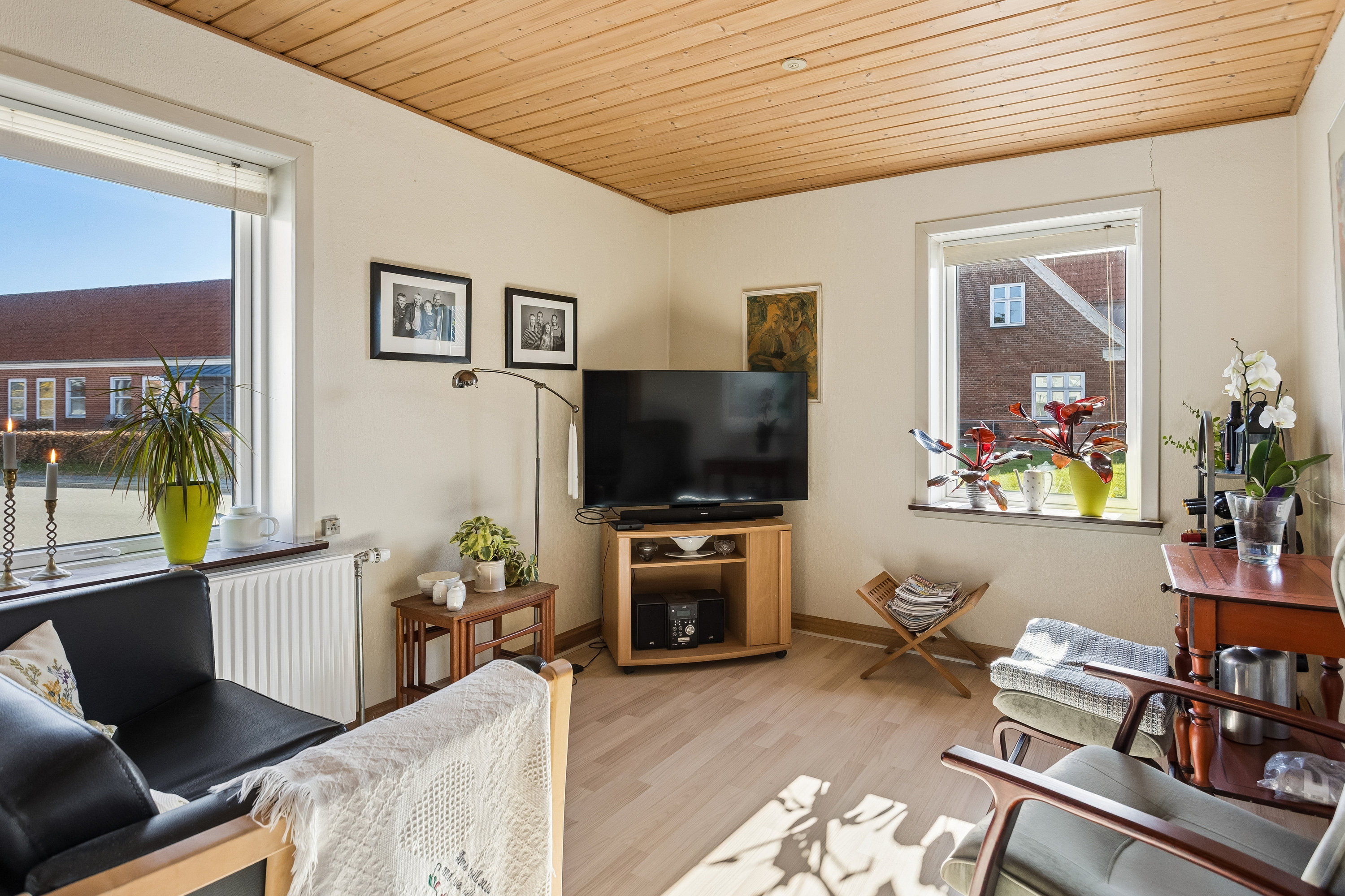 Fremhævet stue billede i fuldskærmstilstand. Billede af Kirkebyvej 7, Sdr. Nissum, 6990 Ulfborg