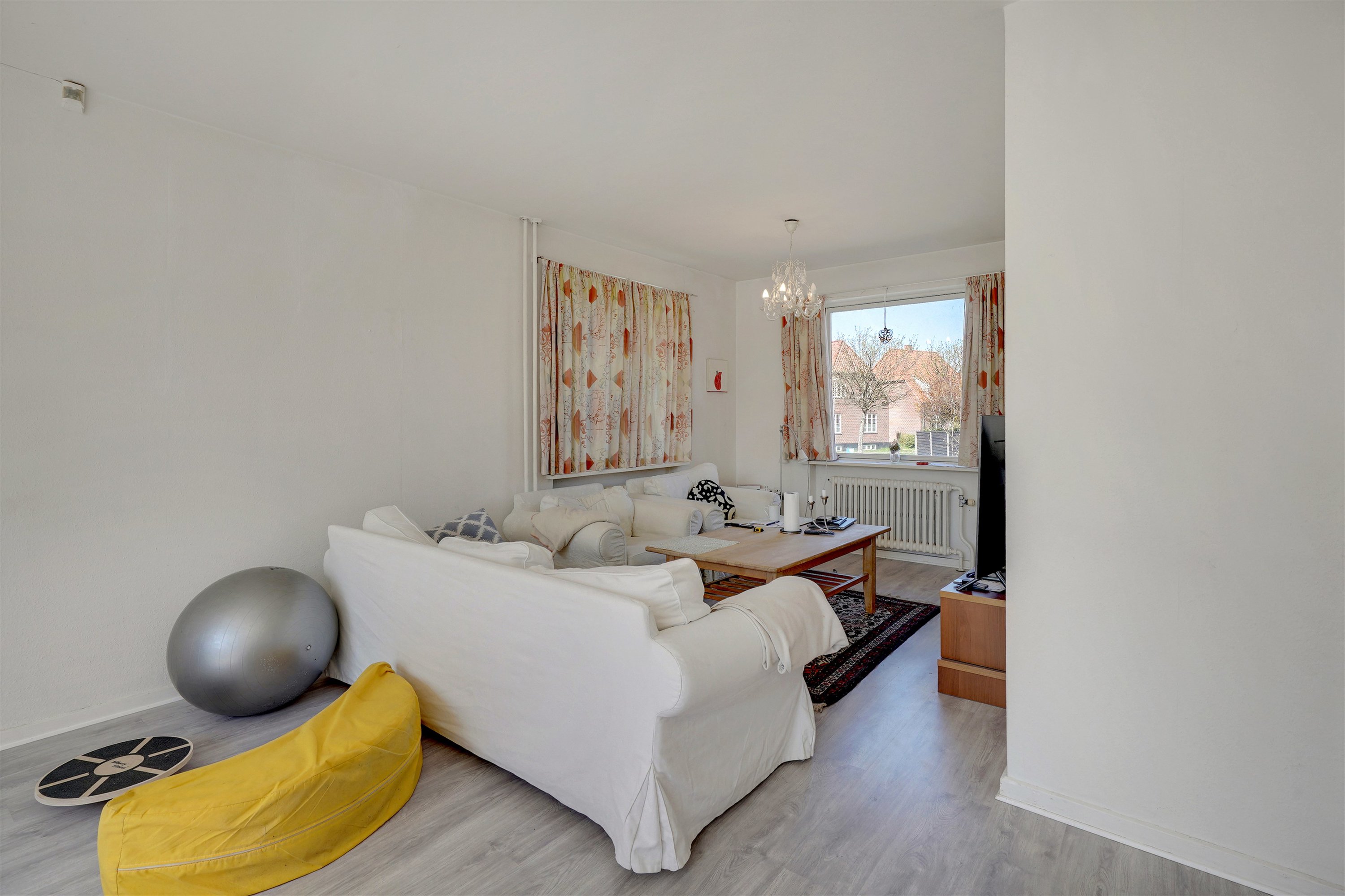 Fremhævet stue billede i fuldskærmstilstand. Billede af Strandby Kirkevej 222, 6700 Esbjerg