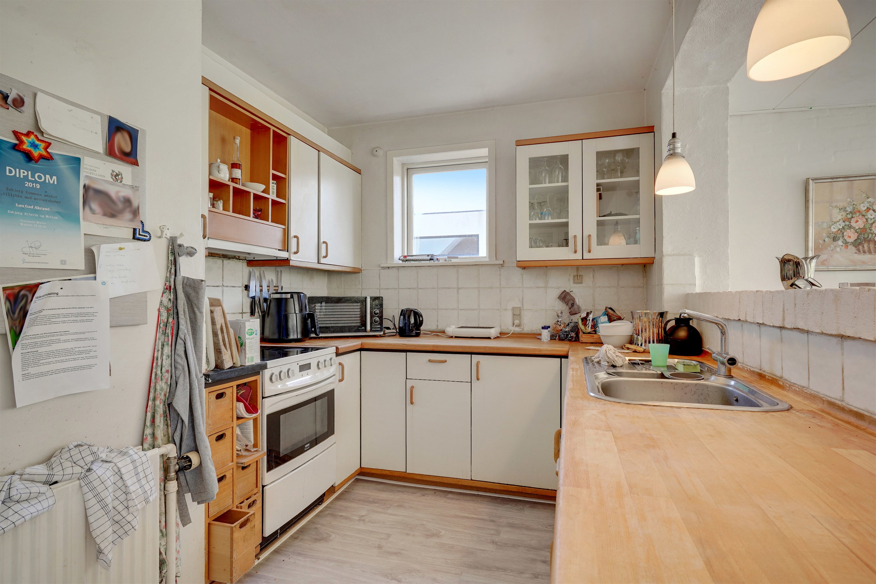 Fremhævet køkken billede i fuldskærmstilstand. Billede af Strandby Kirkevej 222, 6700 Esbjerg