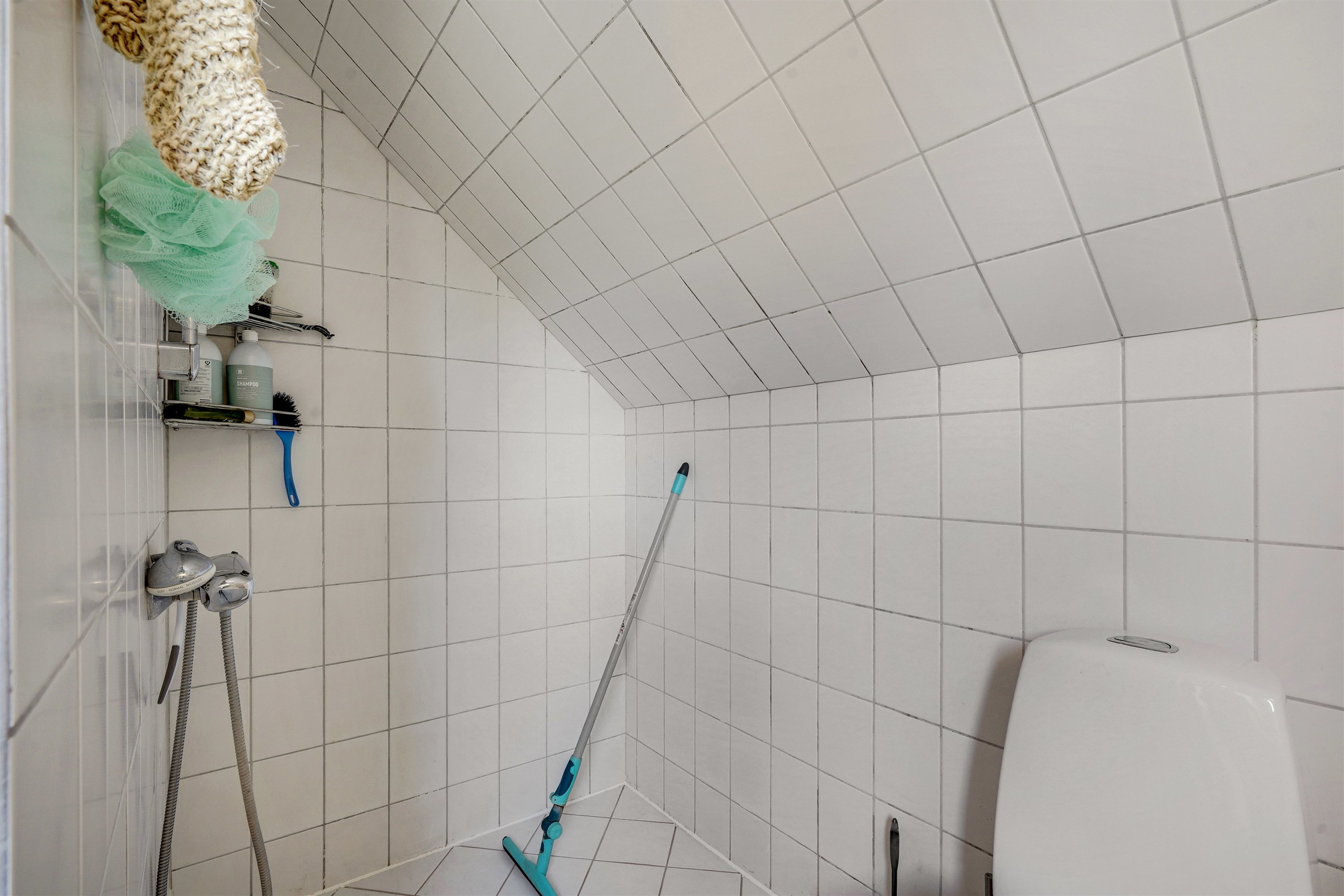 Fremhævet badeværelse billede i fuldskærmstilstand. Billede af Strandby Kirkevej 222, 6700 Esbjerg