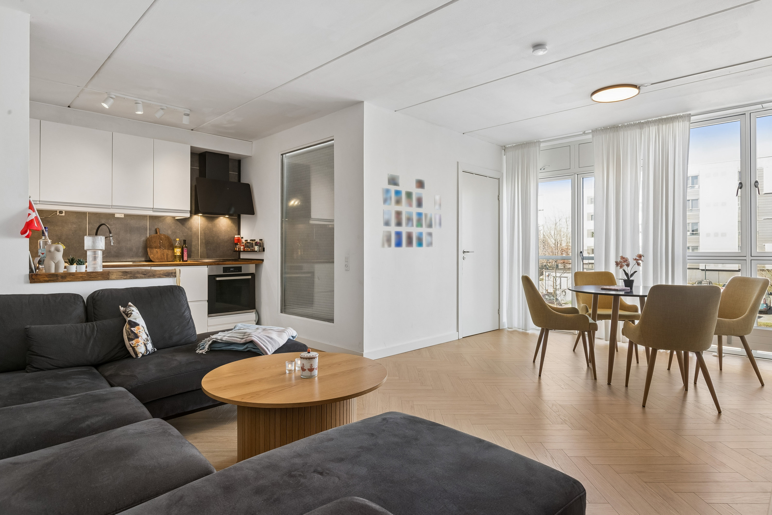 Fremhævet stue billede i fuldskærmstilstand. Billede af Birketinget 12, 1. 3., 2300 København S