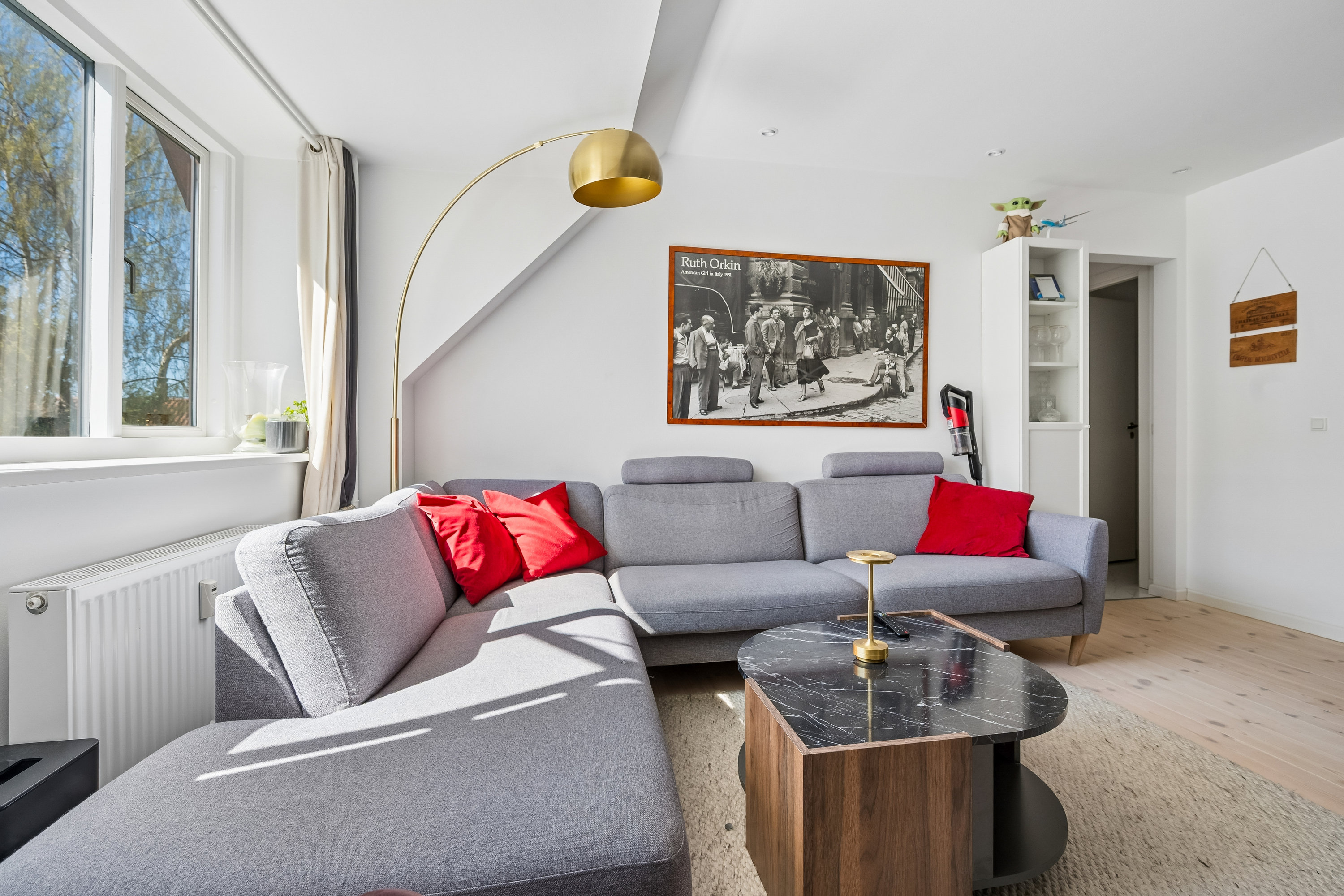 Fremhævet stue billede i fuldskærmstilstand. Billede af Kollelevbakken 9C, 1. th., 2830 Virum