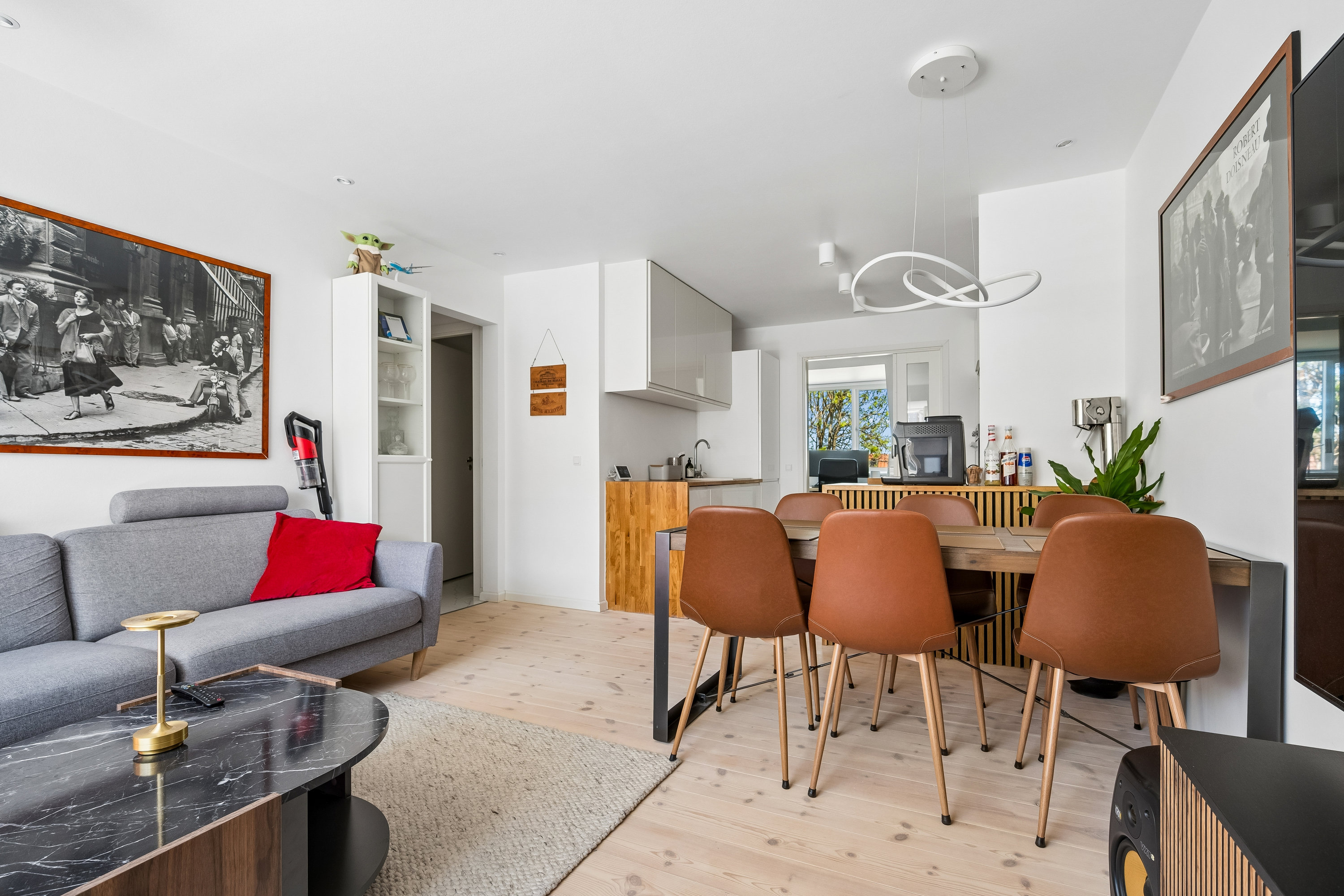 Fremhævet stue billede i fuldskærmstilstand. Billede af Kollelevbakken 9C, 1. th., 2830 Virum