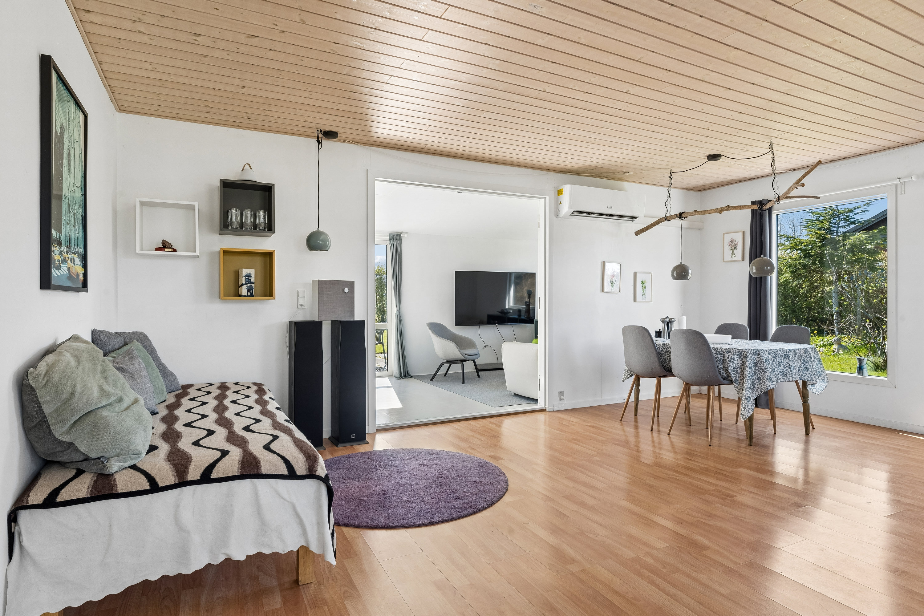 Fremhævet stue billede i fuldskærmstilstand. Billede af Brixlund 37, 9400 Nørresundby