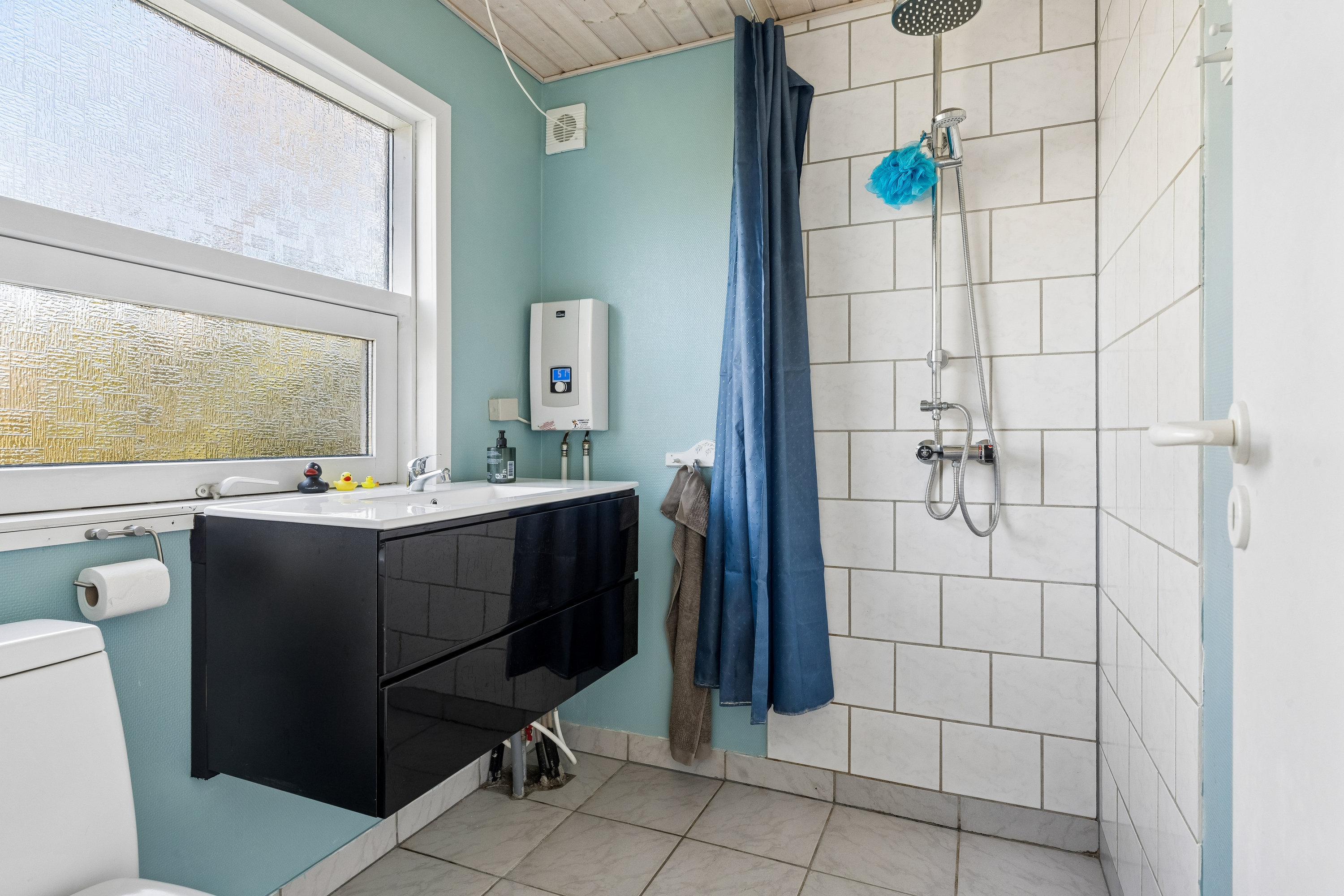 Fremhævet badeværelse billede i fuldskærmstilstand. Billede af Brixlund 37, 9400 Nørresundby