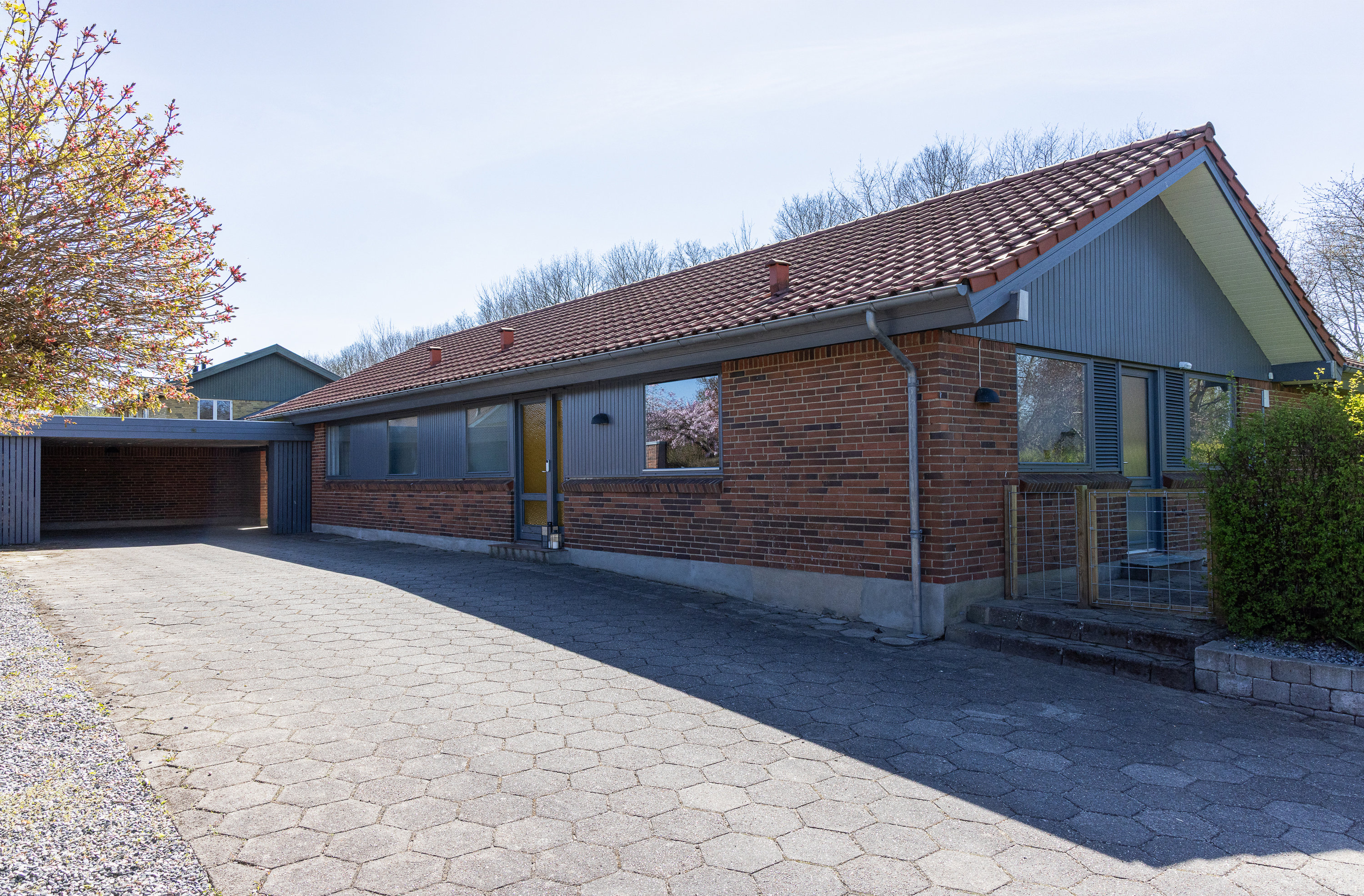 Fremhævet carport billede i fuldskærmstilstand. Billede af Svinglen 50, 8800 Viborg