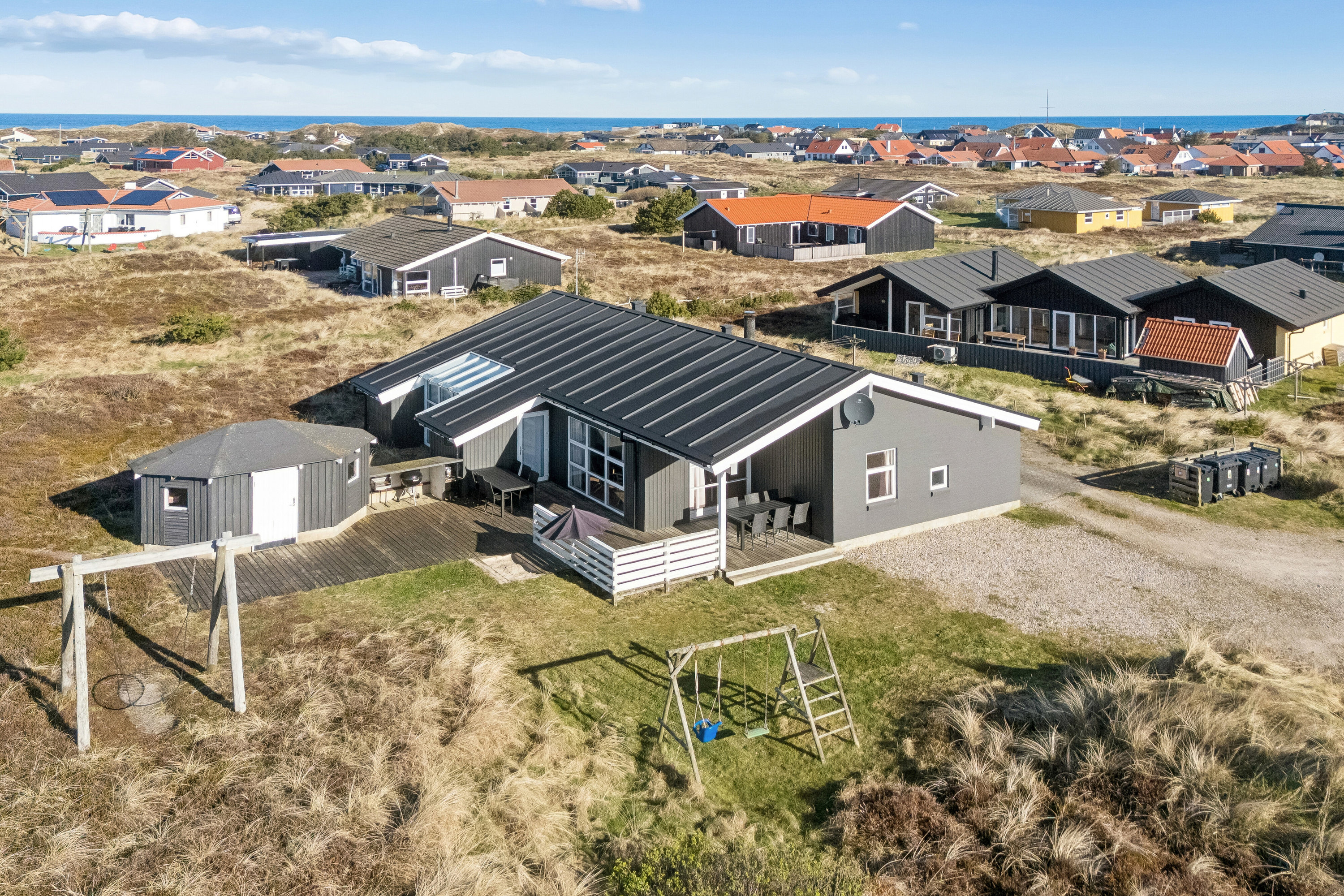 Fremhævet udendørs billede i fuldskærmstilstand. Billede af Klitstien 33, Klitmøller, 7700 Thisted