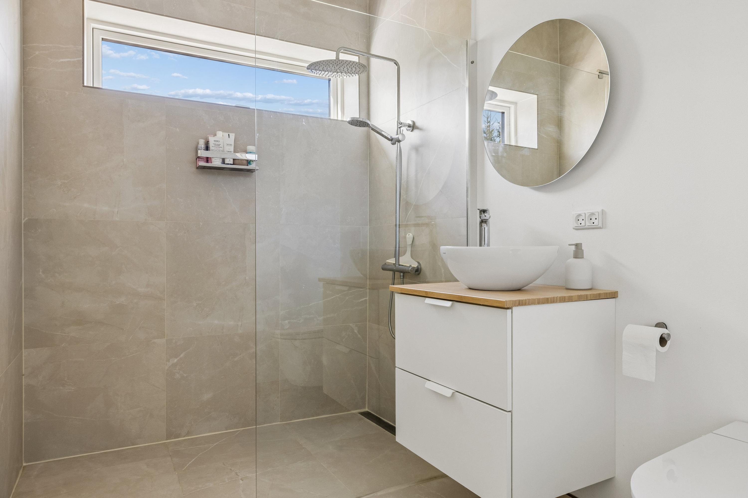 Fremhævet badeværelse billede i fuldskærmstilstand. Billede af Holstedvej 37, Bolbro, 5200 Odense V