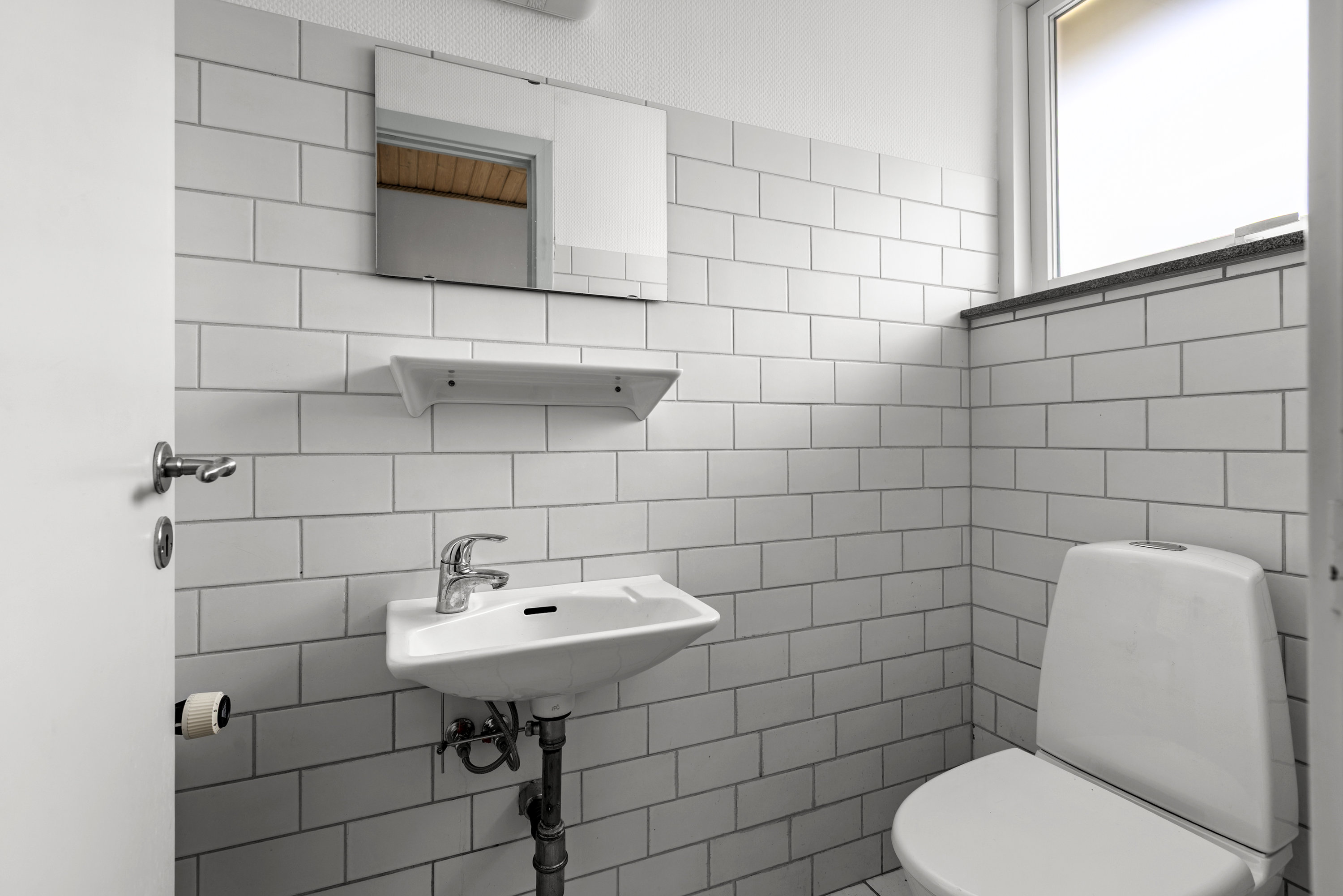 Fremhævet toilet billede i fuldskærmstilstand. Billede af Bøgeparken 3, 4241 Vemmelev