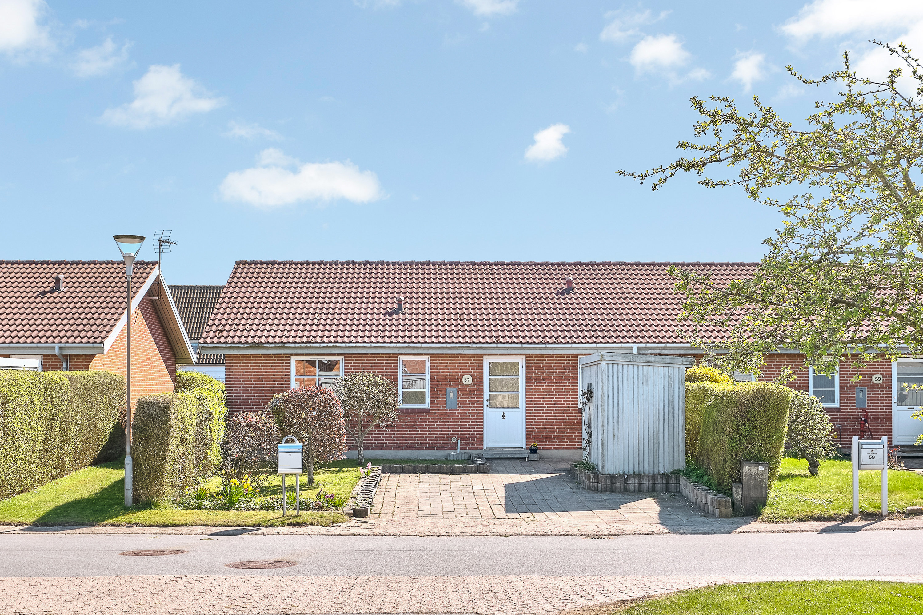 Rækkehus: Facade på Solbærhaven 57, 8520 Lystrup