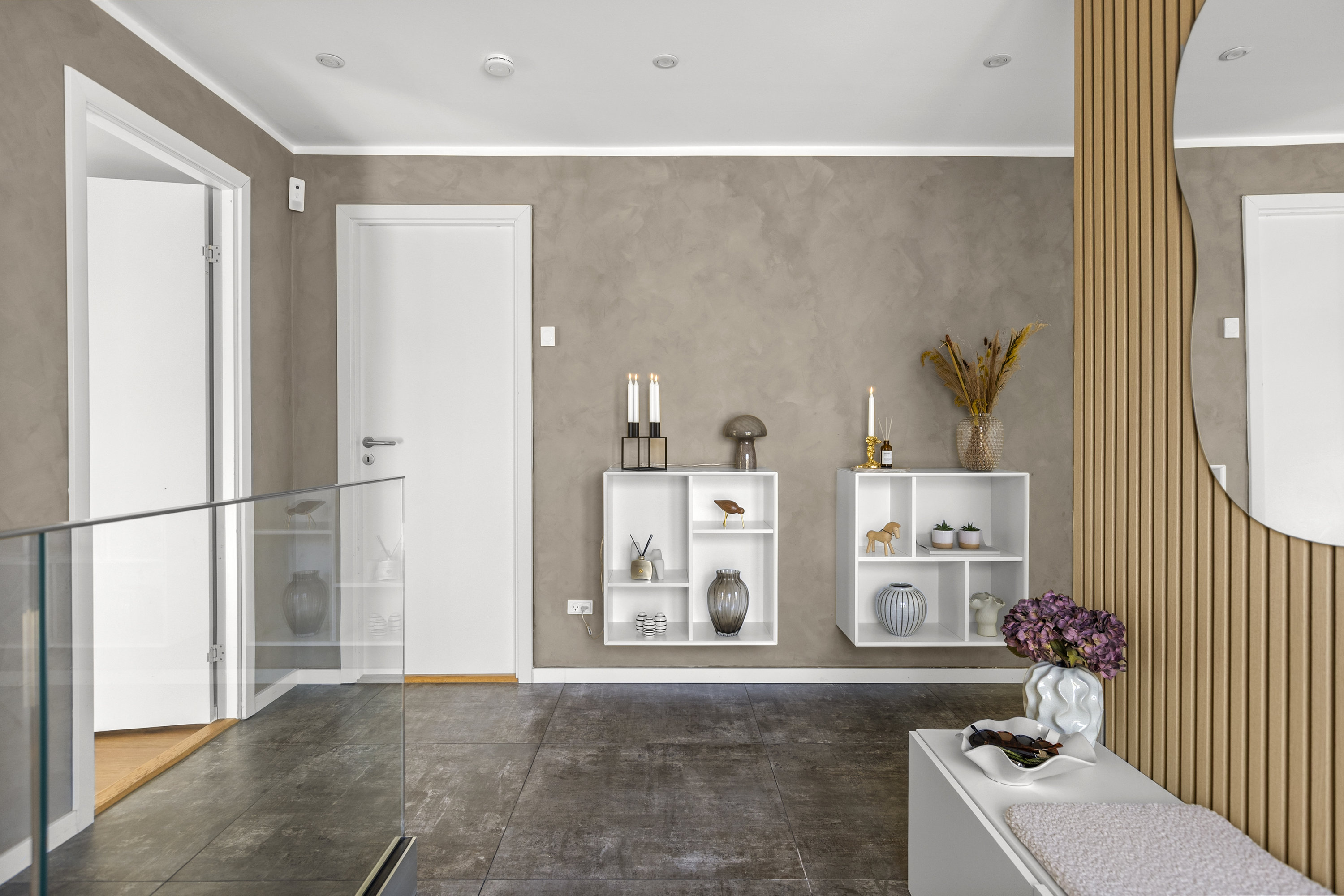 Fremhævet entré billede i fuldskærmstilstand. Billede af Granbakken 14, 4400 Kalundborg