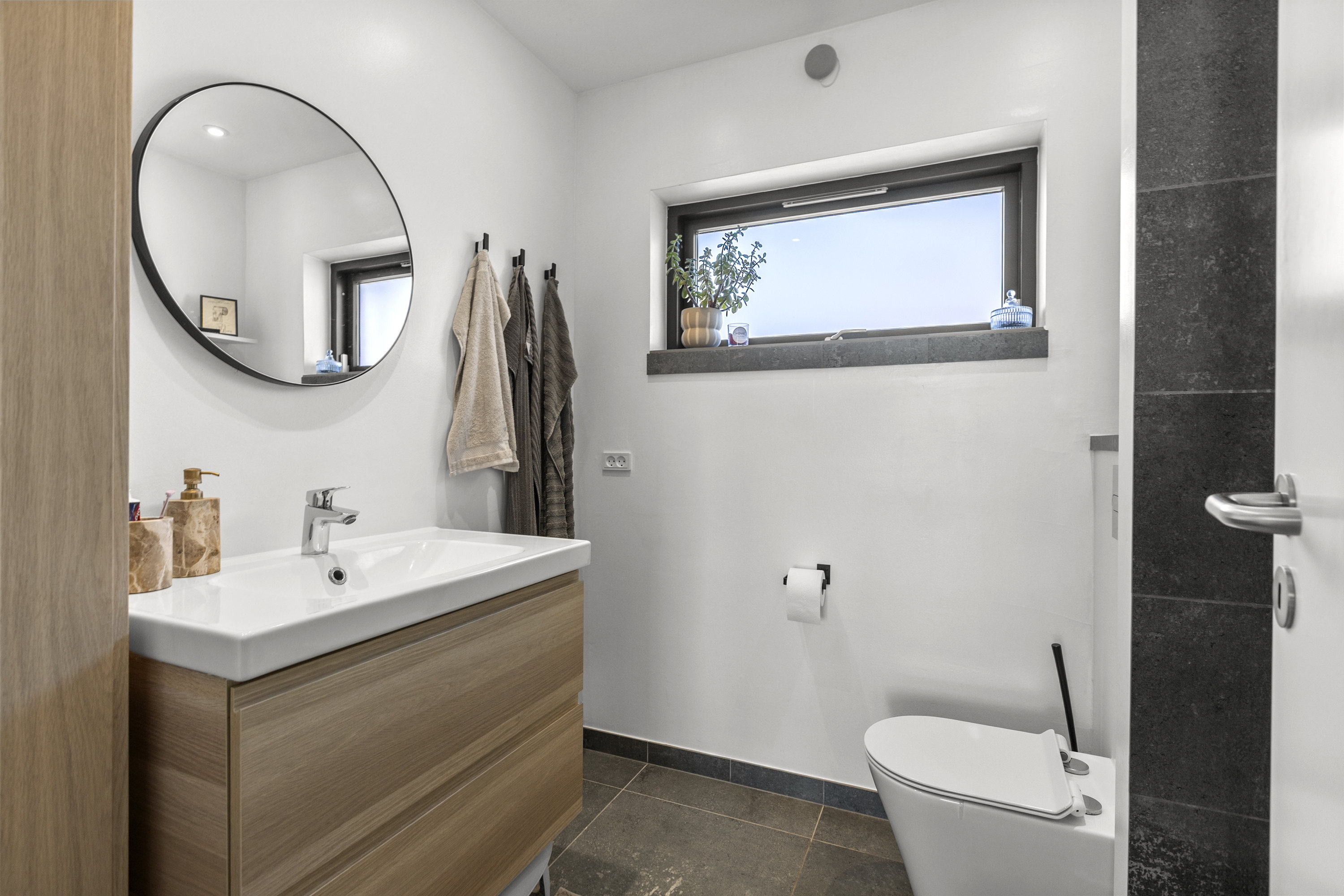 Fremhævet badeværelse billede i fuldskærmstilstand. Billede af Granbakken 14, 4400 Kalundborg