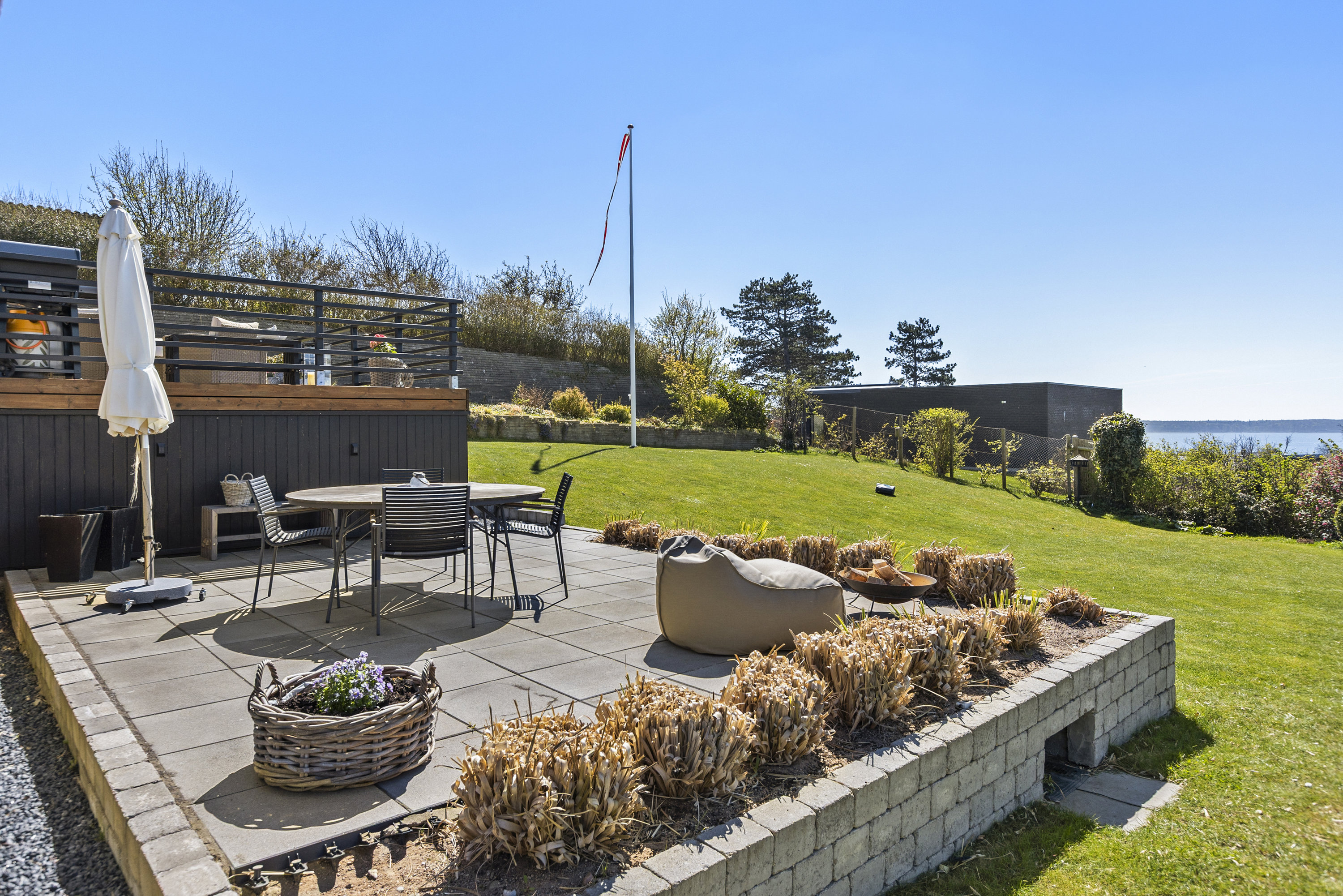 Fremhævet terrasse billede i fuldskærmstilstand. Billede af Granbakken 14, 4400 Kalundborg