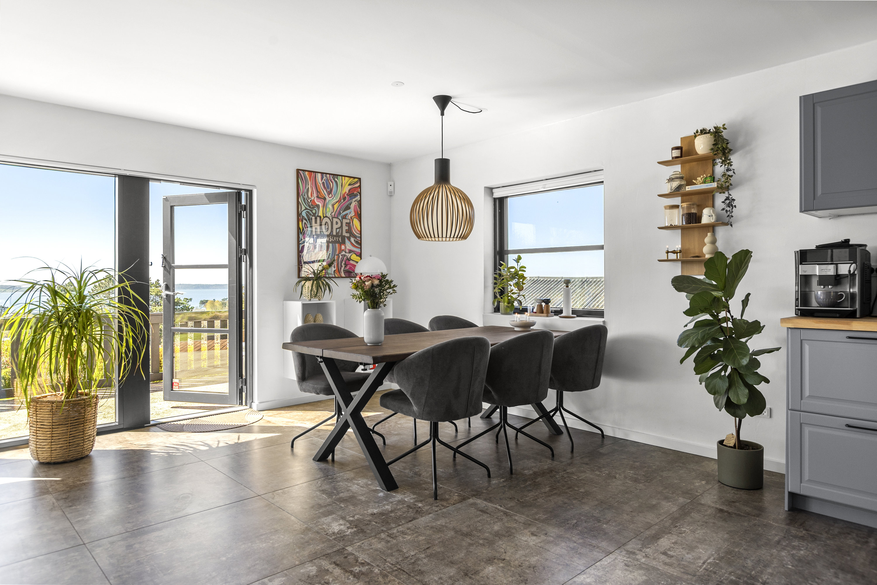 Fremhævet stue billede i fuldskærmstilstand. Billede af Granbakken 14, 4400 Kalundborg