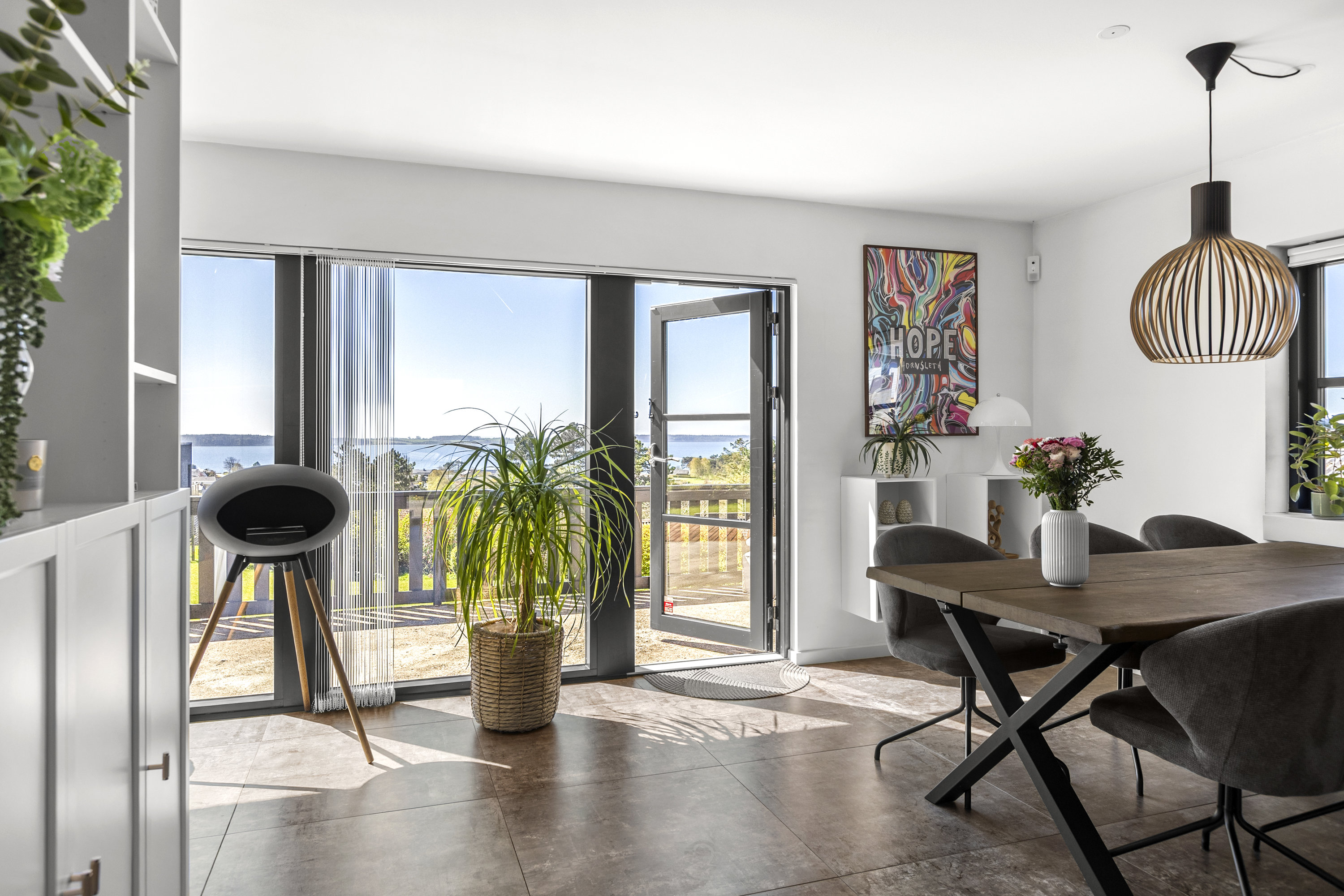 Miniaturebillede 2: stue. Billede af Granbakken 14, 4400 Kalundborg