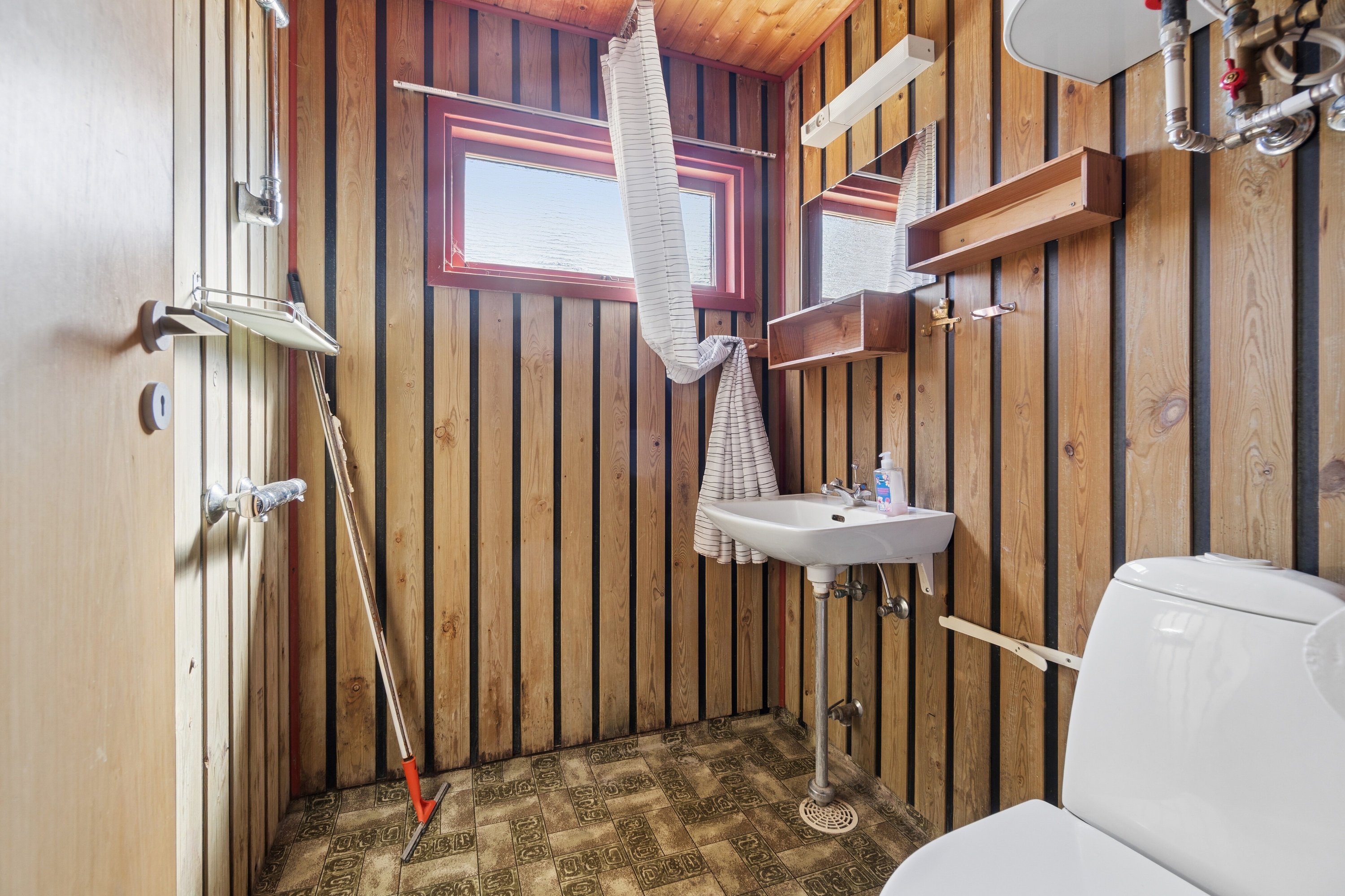 Fremhævet badeværelse billede i fuldskærmstilstand. Billede af Sletningen 1, Klitmøller, 7700 Thisted