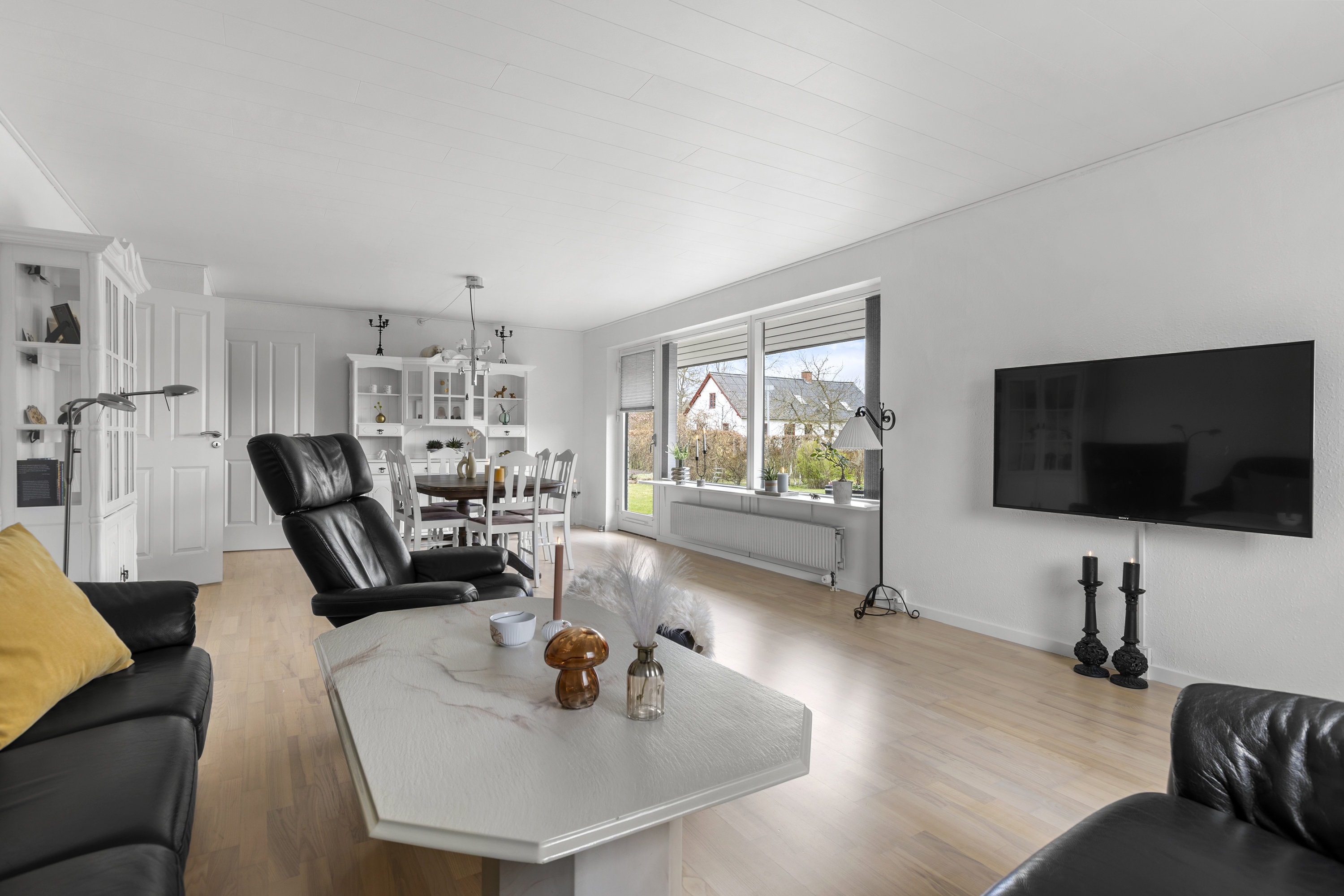 Fremhævet stue billede i fuldskærmstilstand. Billede af Kristoffersvej 129, 4100 Ringsted