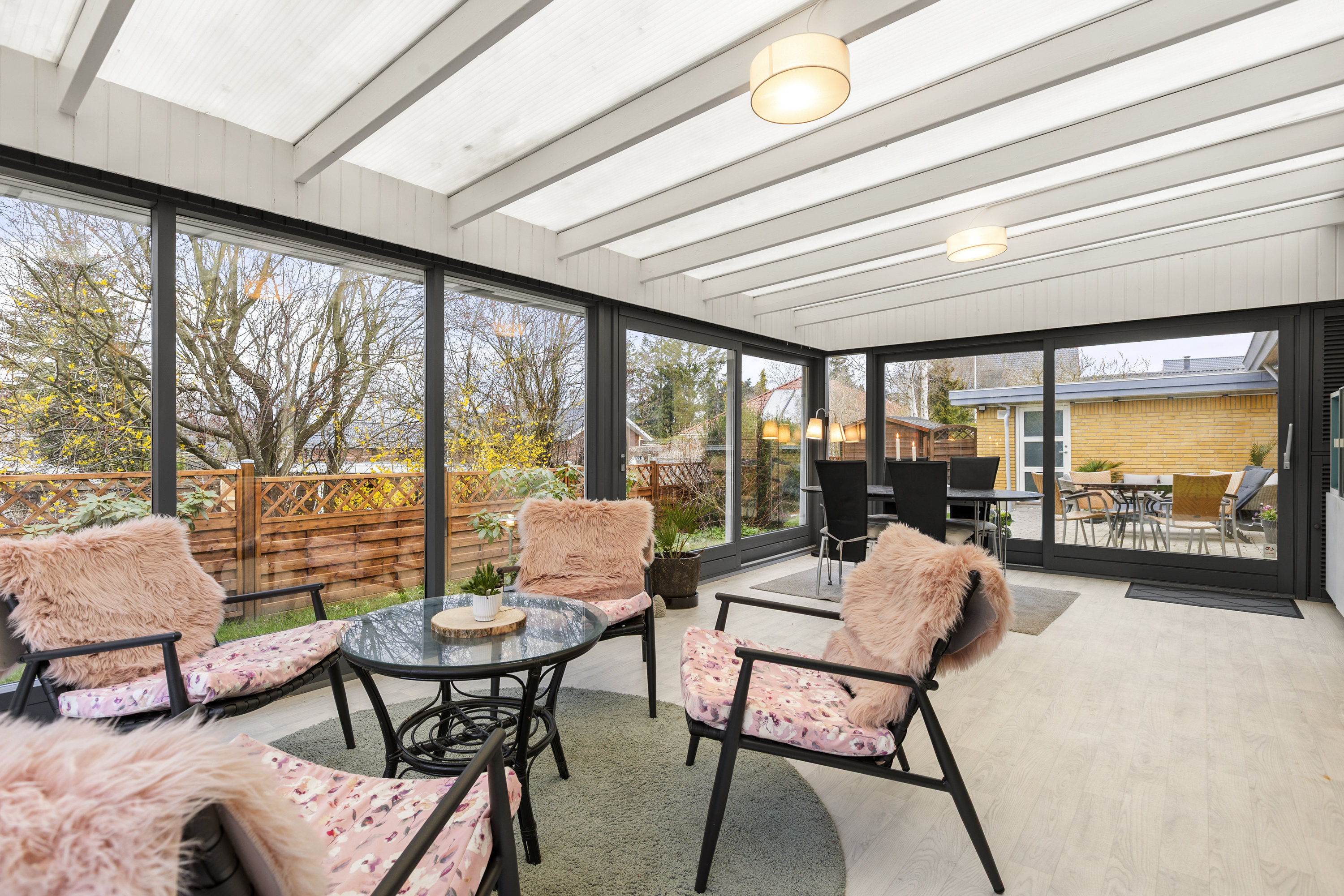 Fremhævet udestue billede i fuldskærmstilstand. Billede af Sønderås 57, 4200 Slagelse