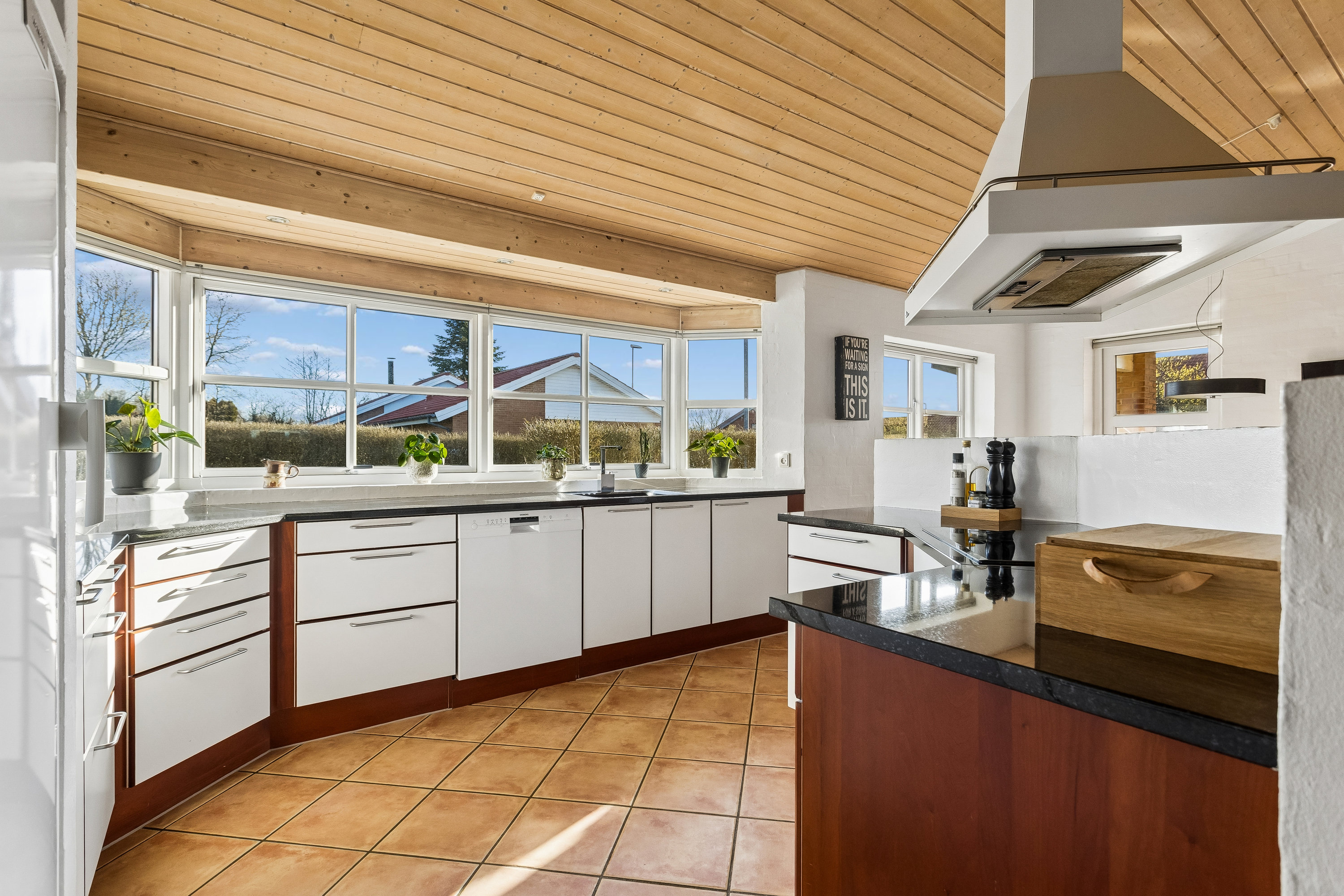 Fremhævet køkken billede i fuldskærmstilstand. Billede af P.S. Krøyers Vej 1, 7500 Holstebro