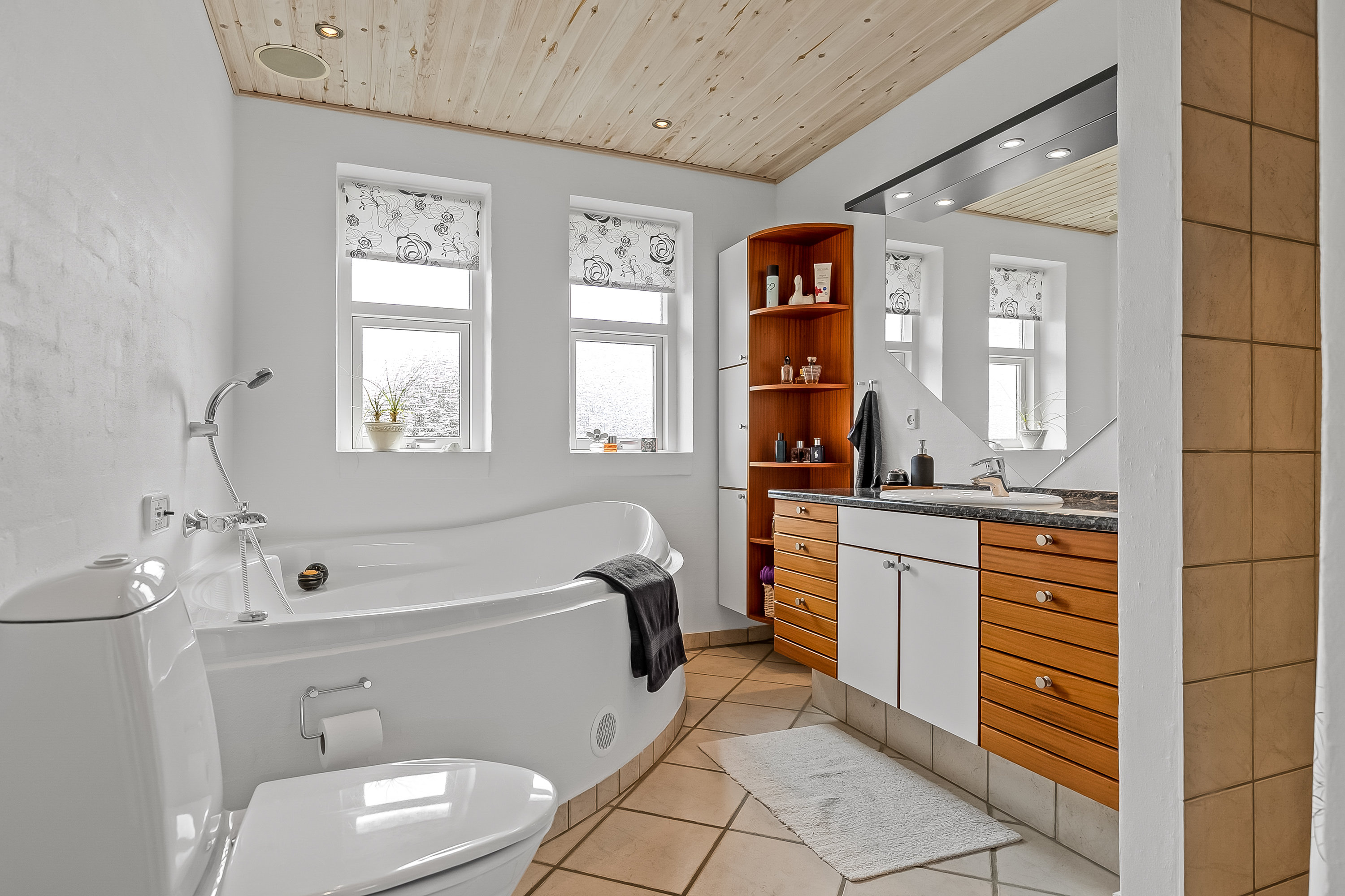 Fremhævet badeværelse billede i fuldskærmstilstand. Billede af Nybovej 79, Ny Nørup, 7182 Bredsten