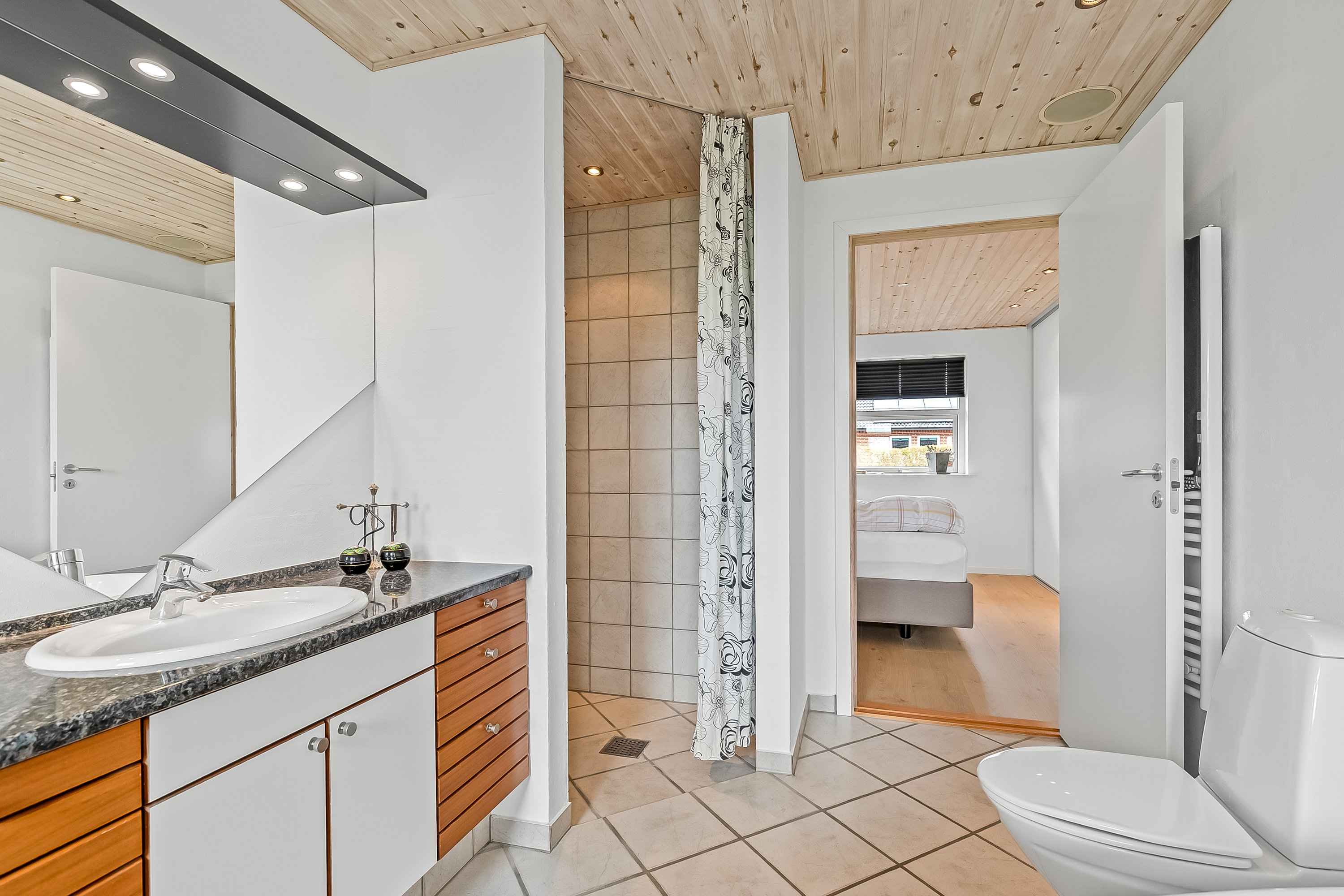 Fremhævet badeværelse billede i fuldskærmstilstand. Billede af Nybovej 79, Ny Nørup, 7182 Bredsten