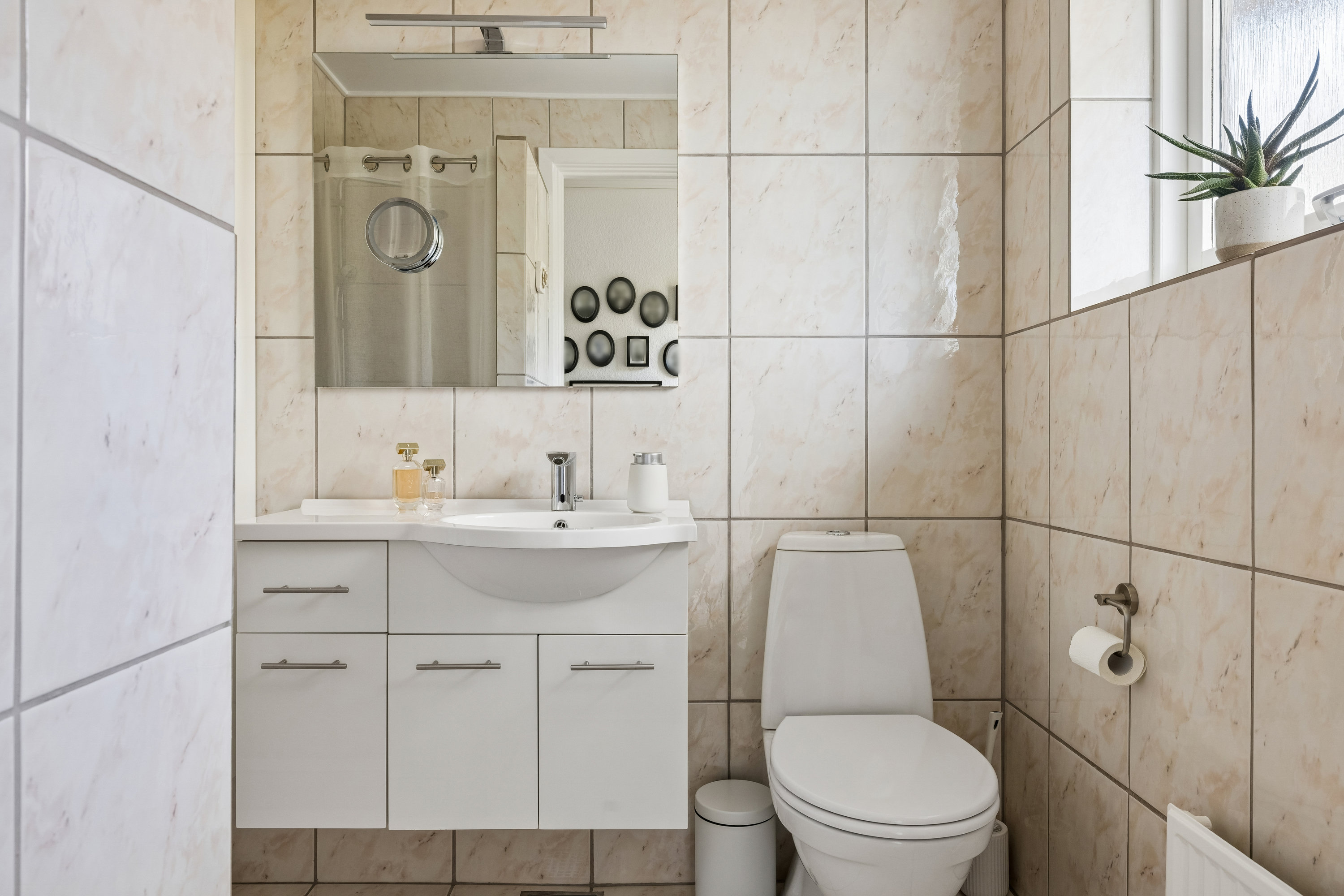 Fremhævet badeværelse billede i fuldskærmstilstand. Billede af Lille Rugbjerg Vej 85, Anderup, 5270 Odense N