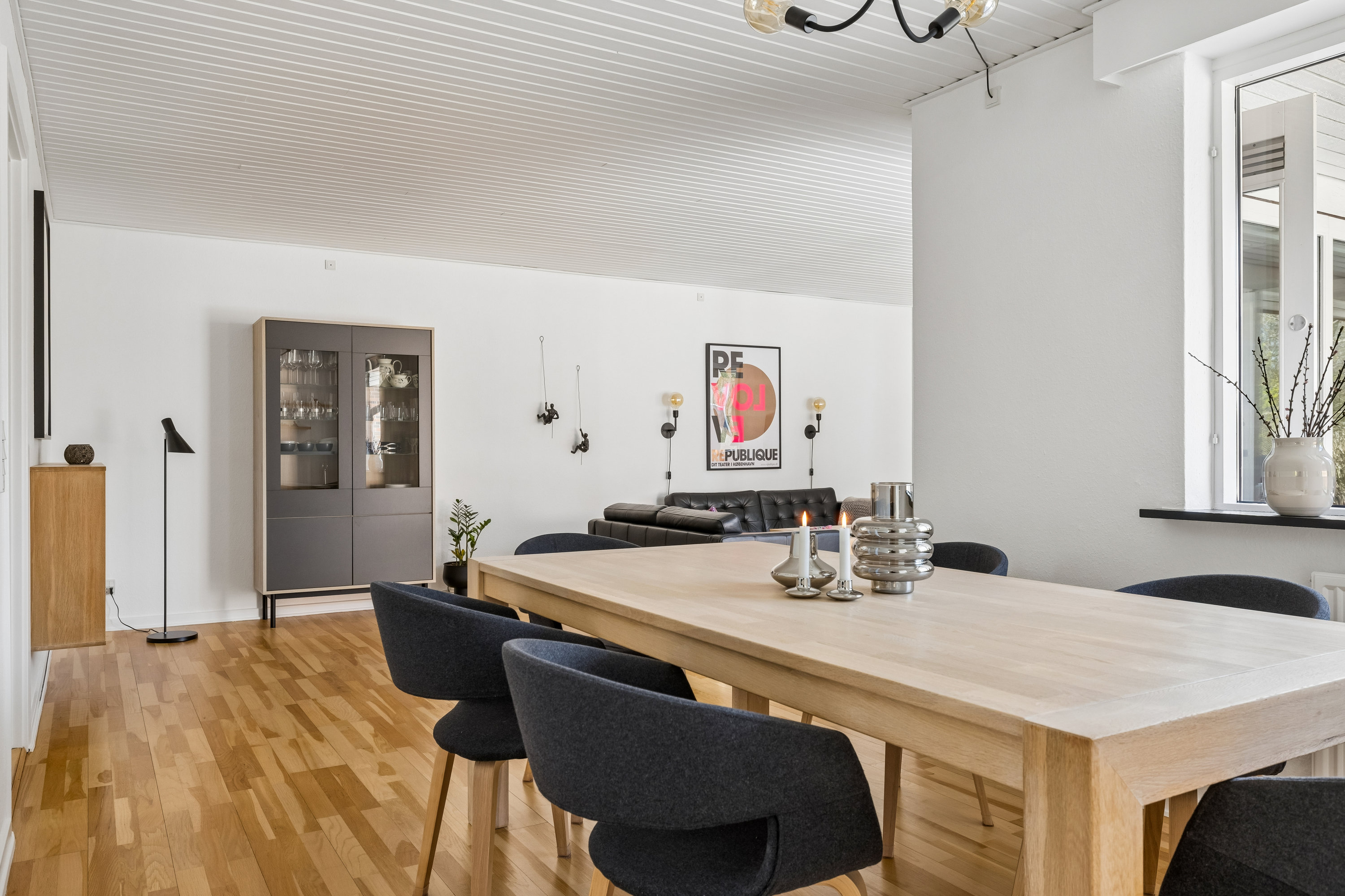 Fremhævet stue billede i fuldskærmstilstand. Billede af Lille Rugbjerg Vej 85, Anderup, 5270 Odense N