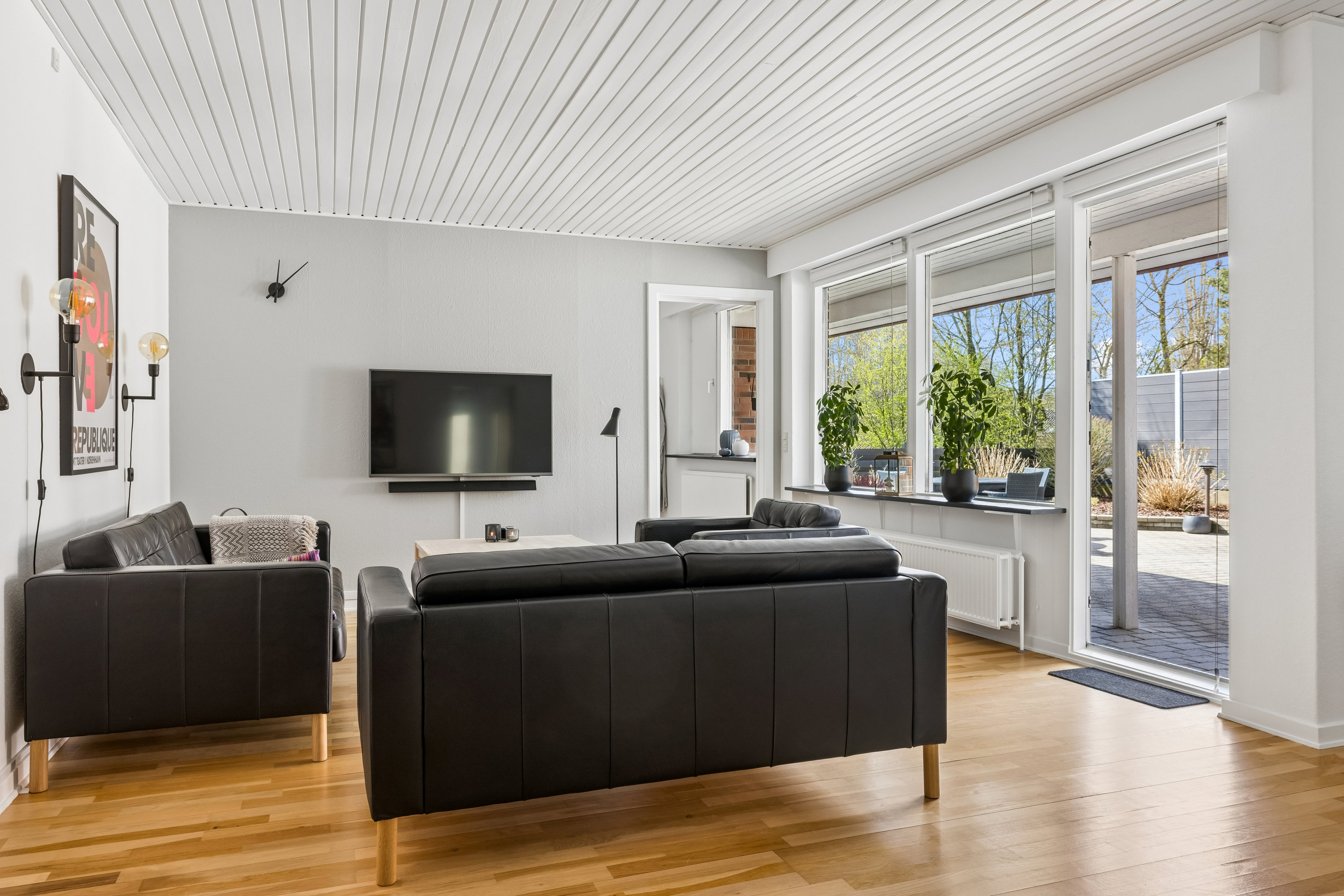 Fremhævet stue billede i fuldskærmstilstand. Billede af Lille Rugbjerg Vej 85, Anderup, 5270 Odense N