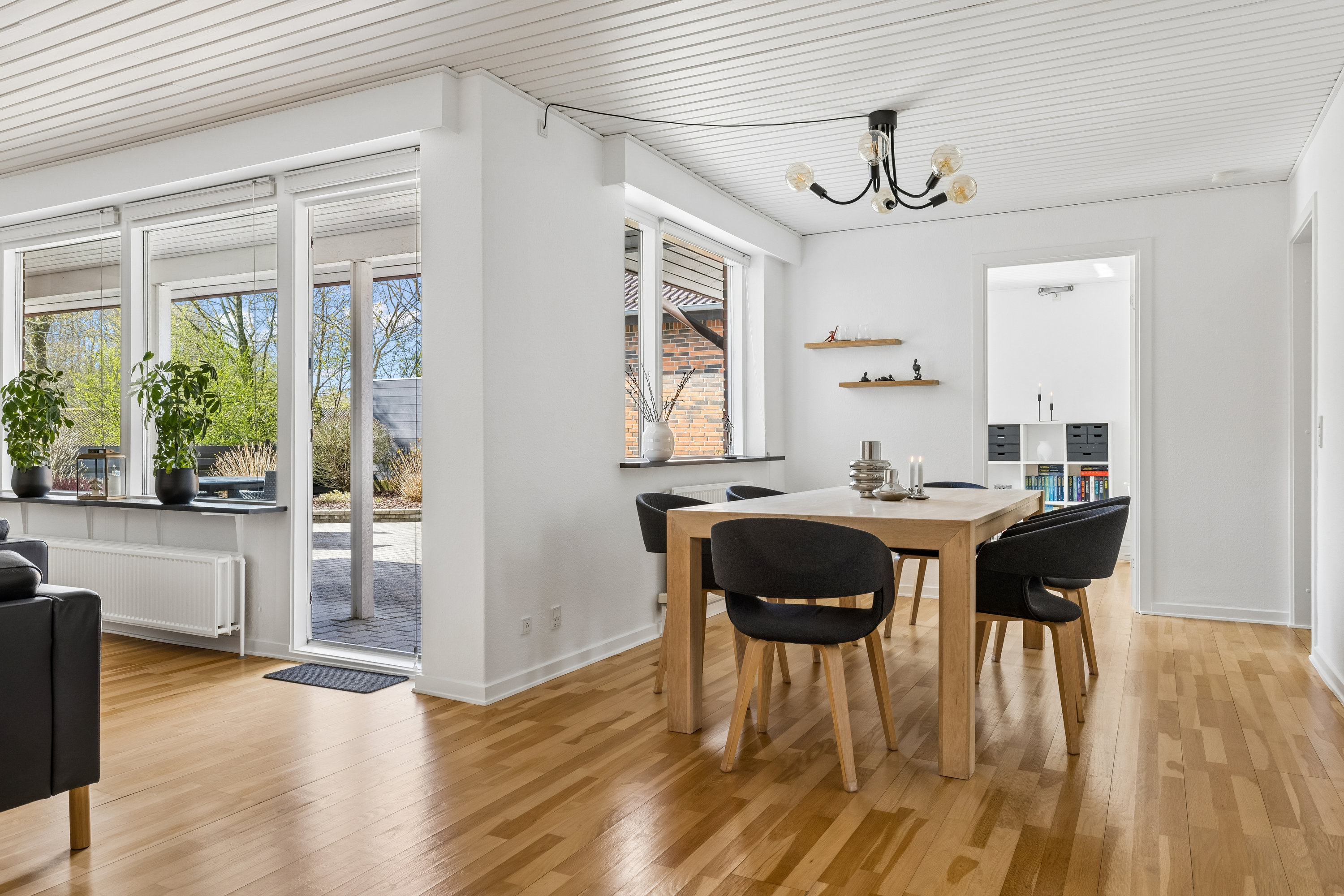 Fremhævet stue billede i fuldskærmstilstand. Billede af Lille Rugbjerg Vej 85, Anderup, 5270 Odense N