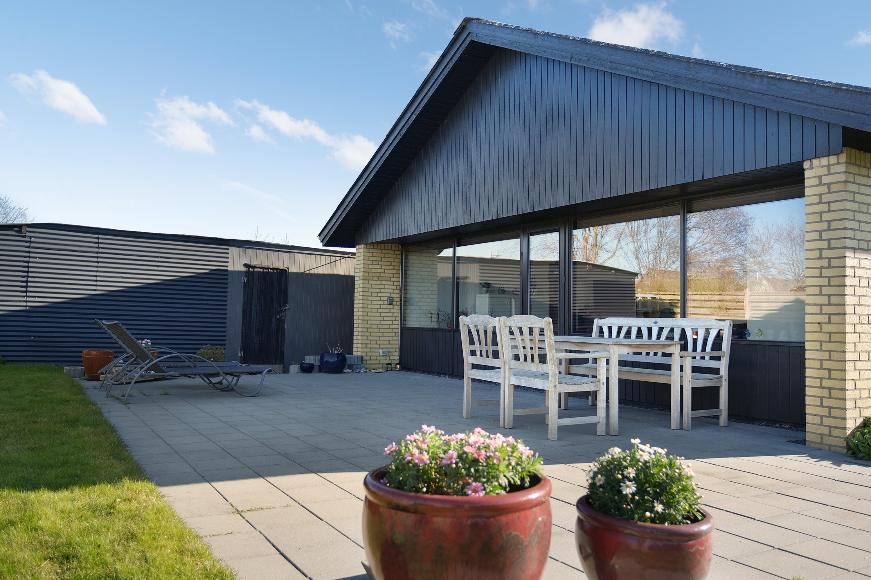 Fremhævet terrasse billede i fuldskærmstilstand. Billede af Hjortevænget 42, 5800 Nyborg