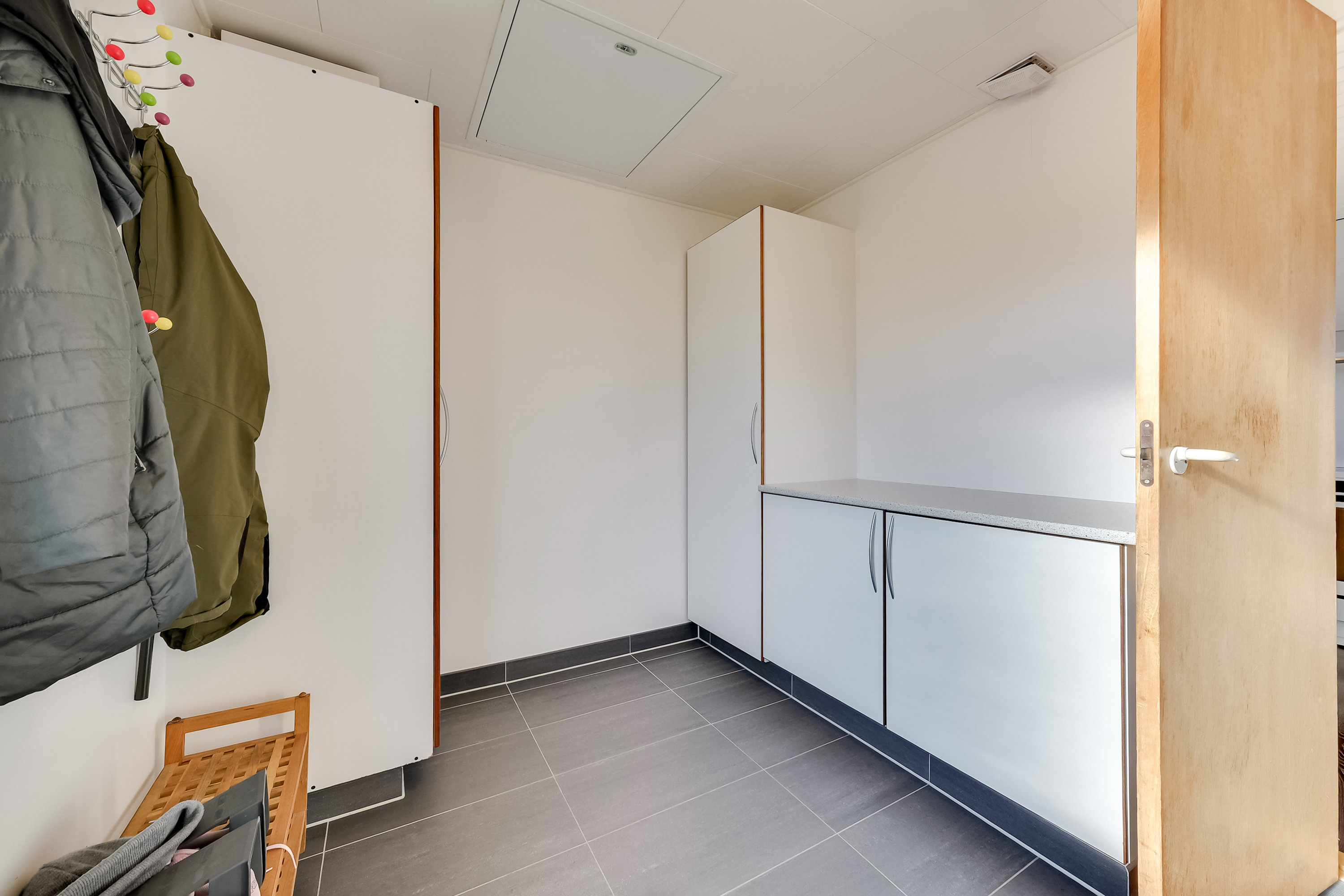 Miniaturebillede 1: entre. Billede af Hjortevænget 42, 5800 Nyborg