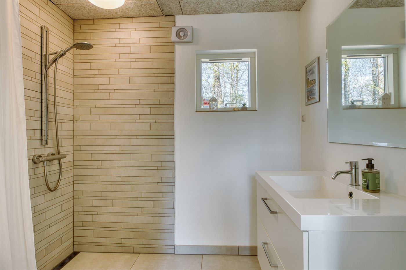 Fremhævet  billede i fuldskærmstilstand. Billede af Lyby Strandvej 1A, Lyby Strand, 7870 Roslev