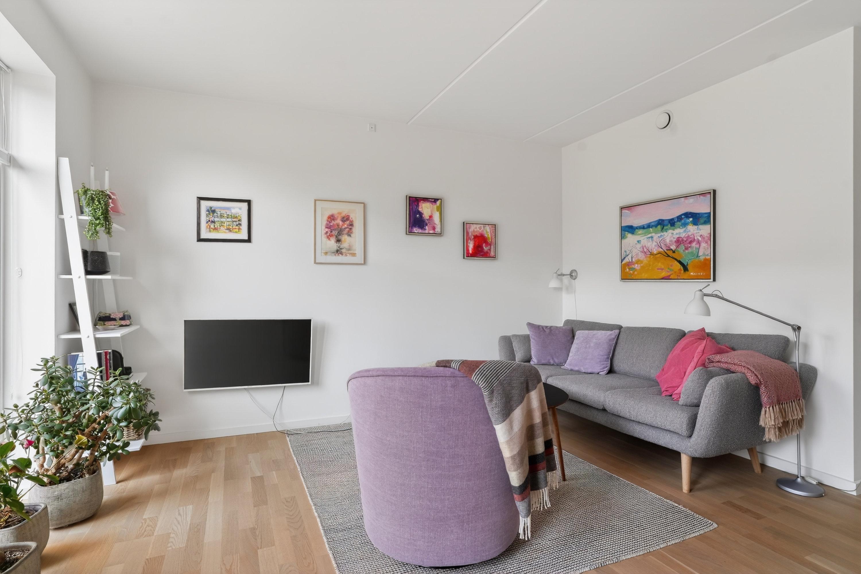 Fremhævet stue billede i fuldskærmstilstand. Billede af Cirkelbuen 95, 3400 Hillerød