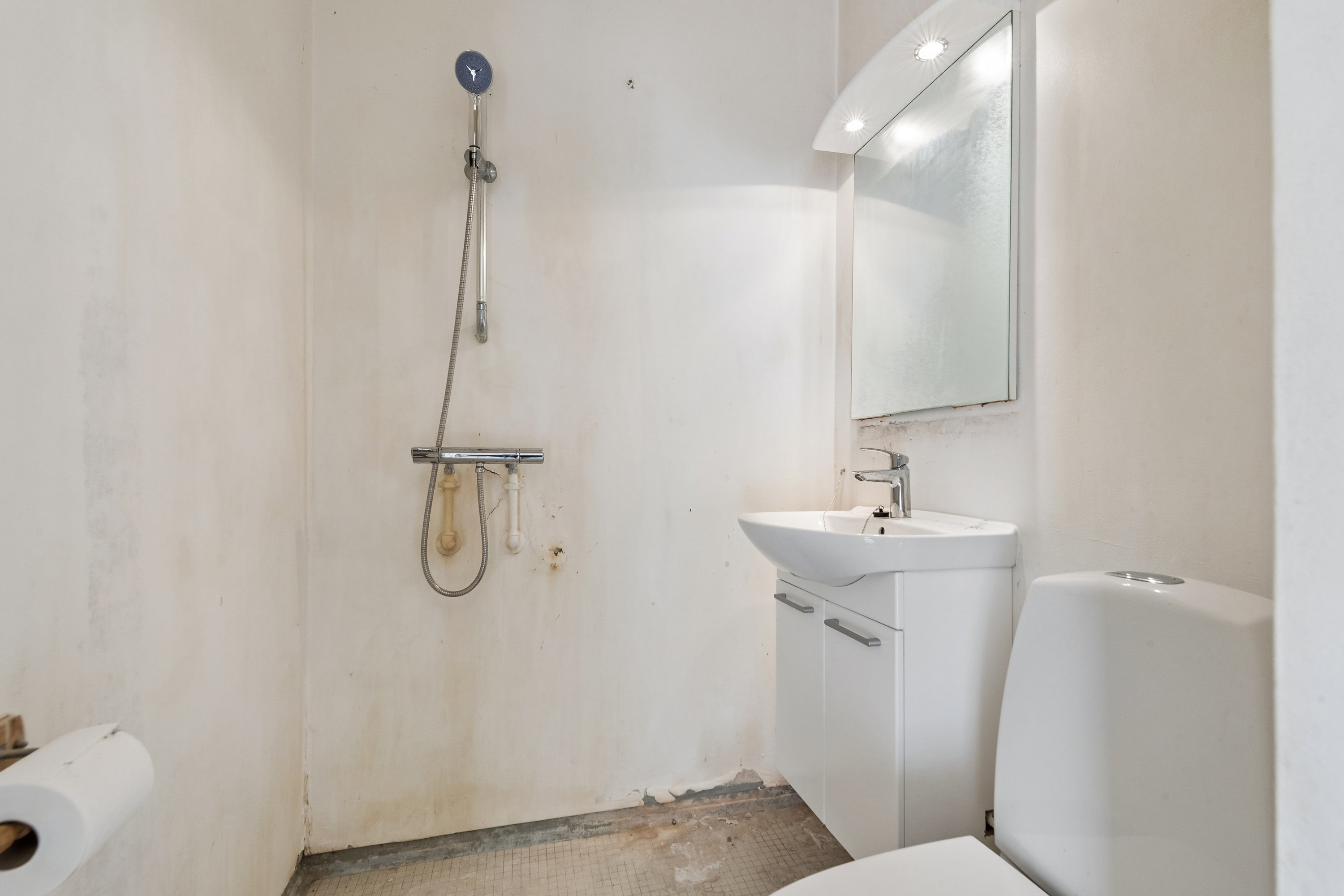 Fremhævet badeværelse billede i fuldskærmstilstand. Billede af Eremitageparken 319, 2. b., 2800 Kongens Lyngby