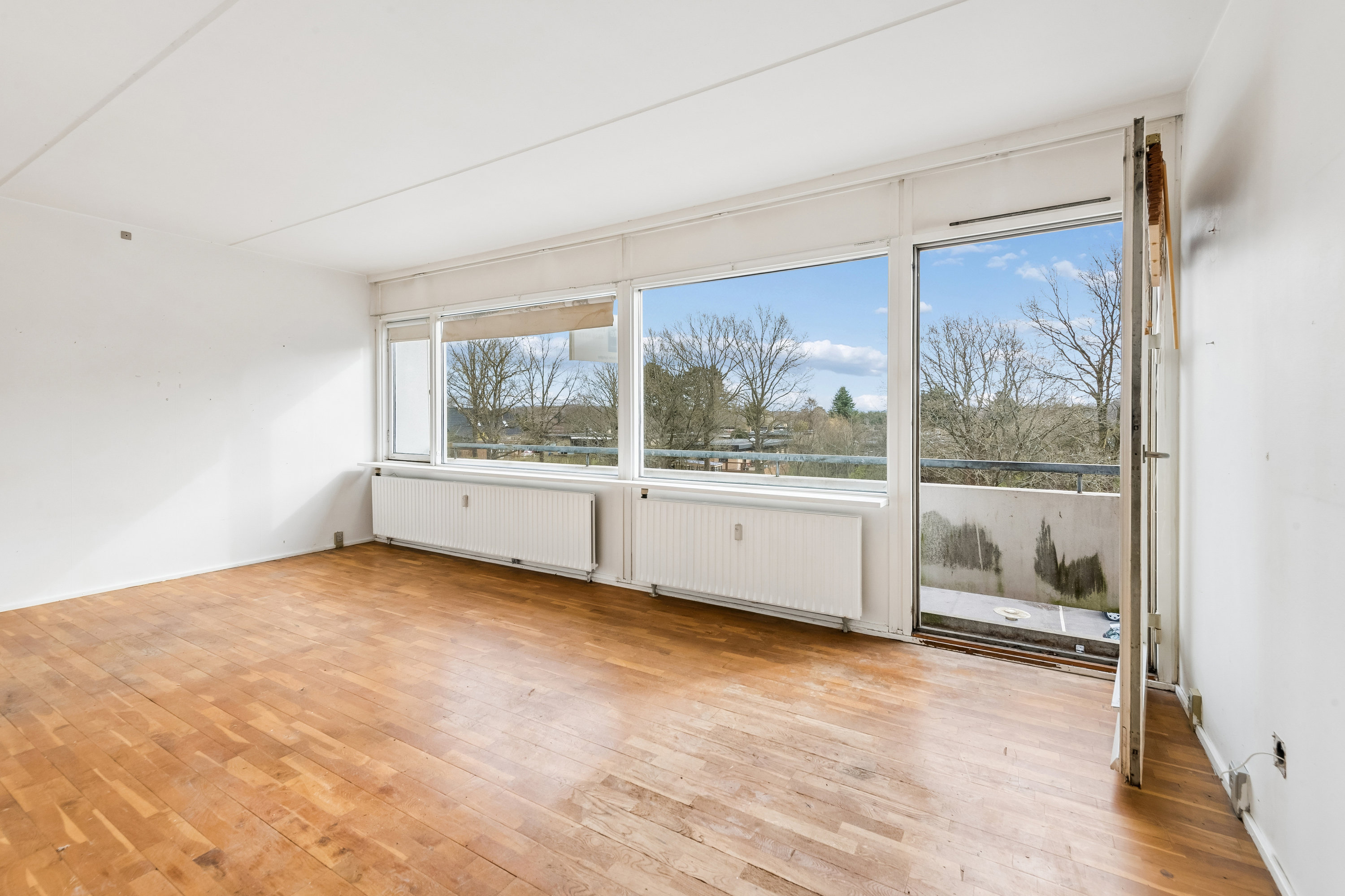 Fremhævet stue billede i fuldskærmstilstand. Billede af Eremitageparken 319, 2. b., 2800 Kongens Lyngby