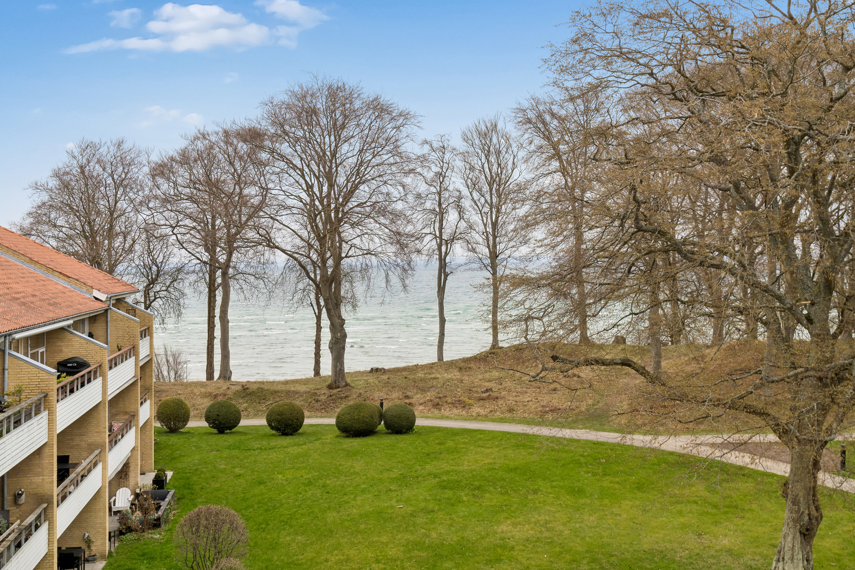 Ejerlejlighed: Set fra haven på Mikkelborg Park 9, 3. tv., 2970 Hørsholm