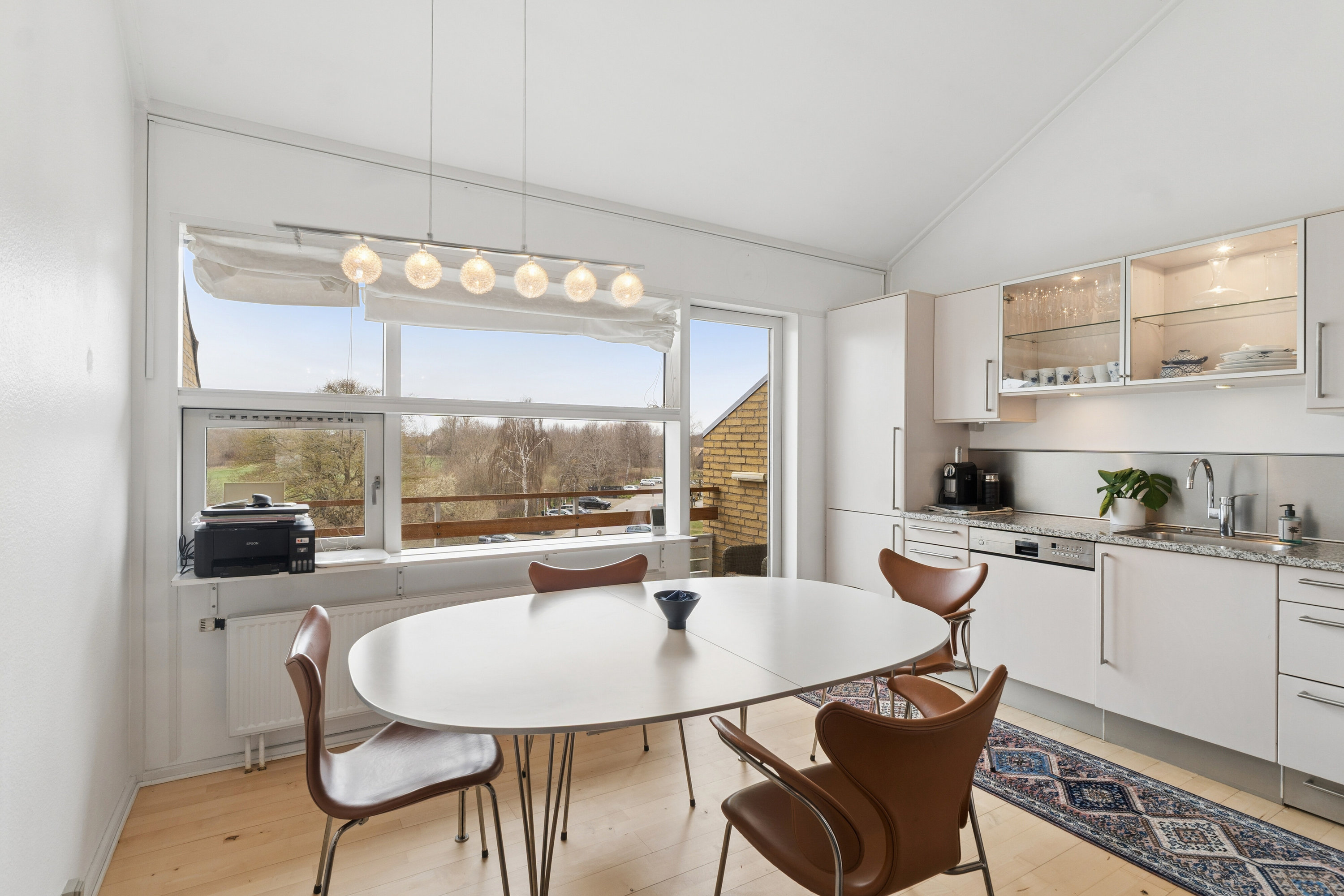 Fremhævet spisestue billede i fuldskærmstilstand. Billede af Mikkelborg Park 9, 3. tv., 2970 Hørsholm