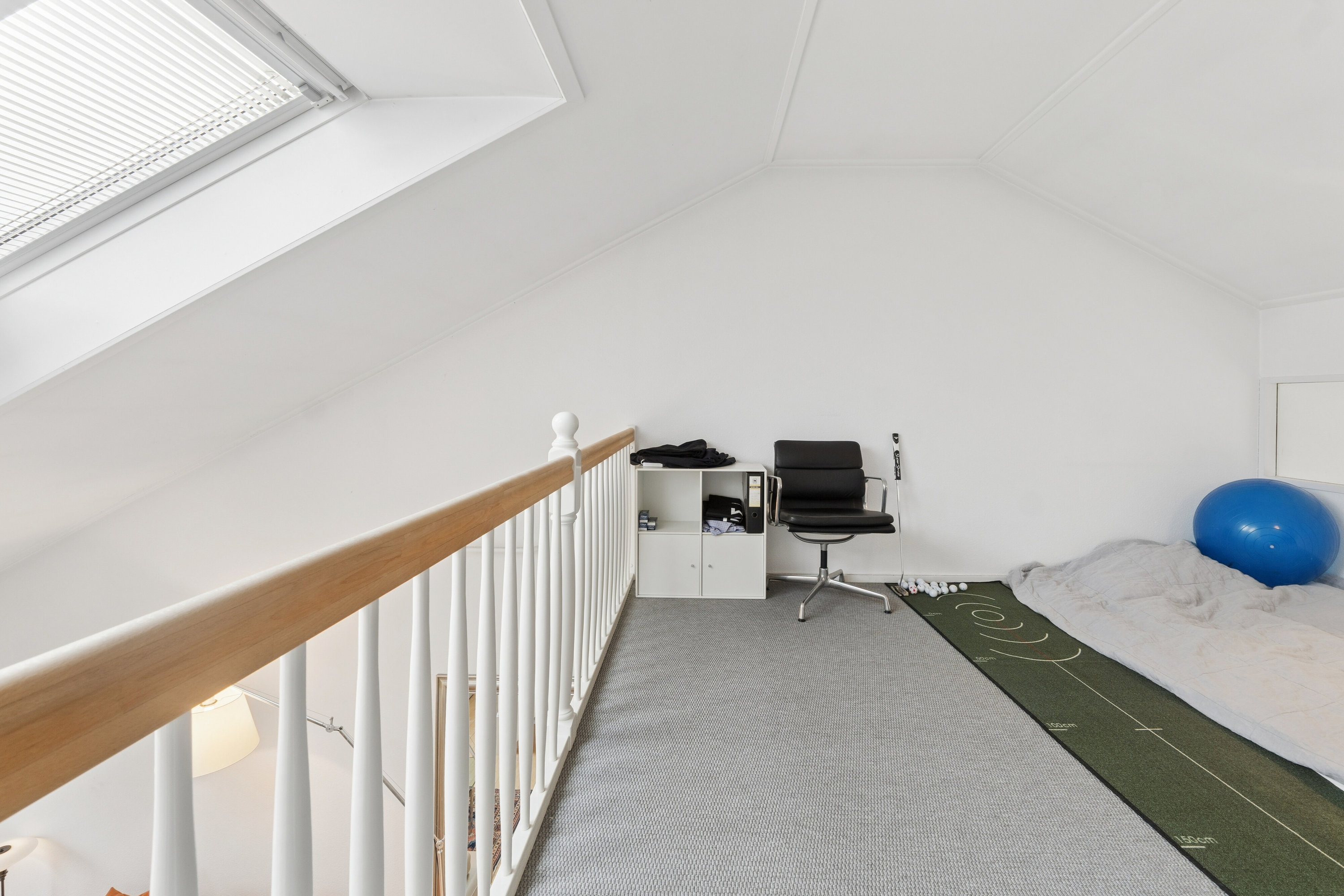 Fremhævet loft billede i fuldskærmstilstand. Billede af Mikkelborg Park 9, 3. tv., 2970 Hørsholm