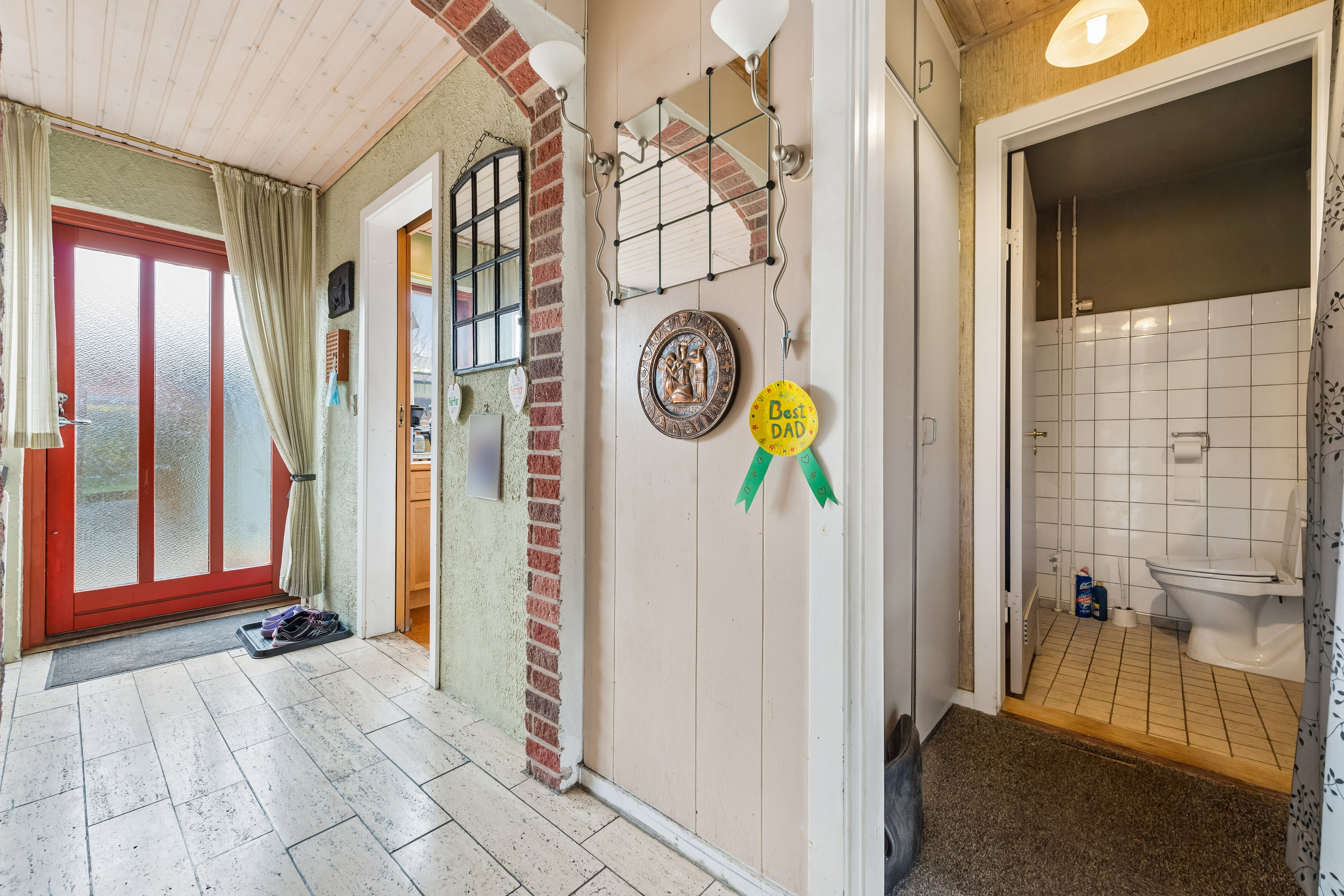 Fremhævet entré billede i fuldskærmstilstand. Billede af Sankt Mikkels Alle 43, 2630 Taastrup