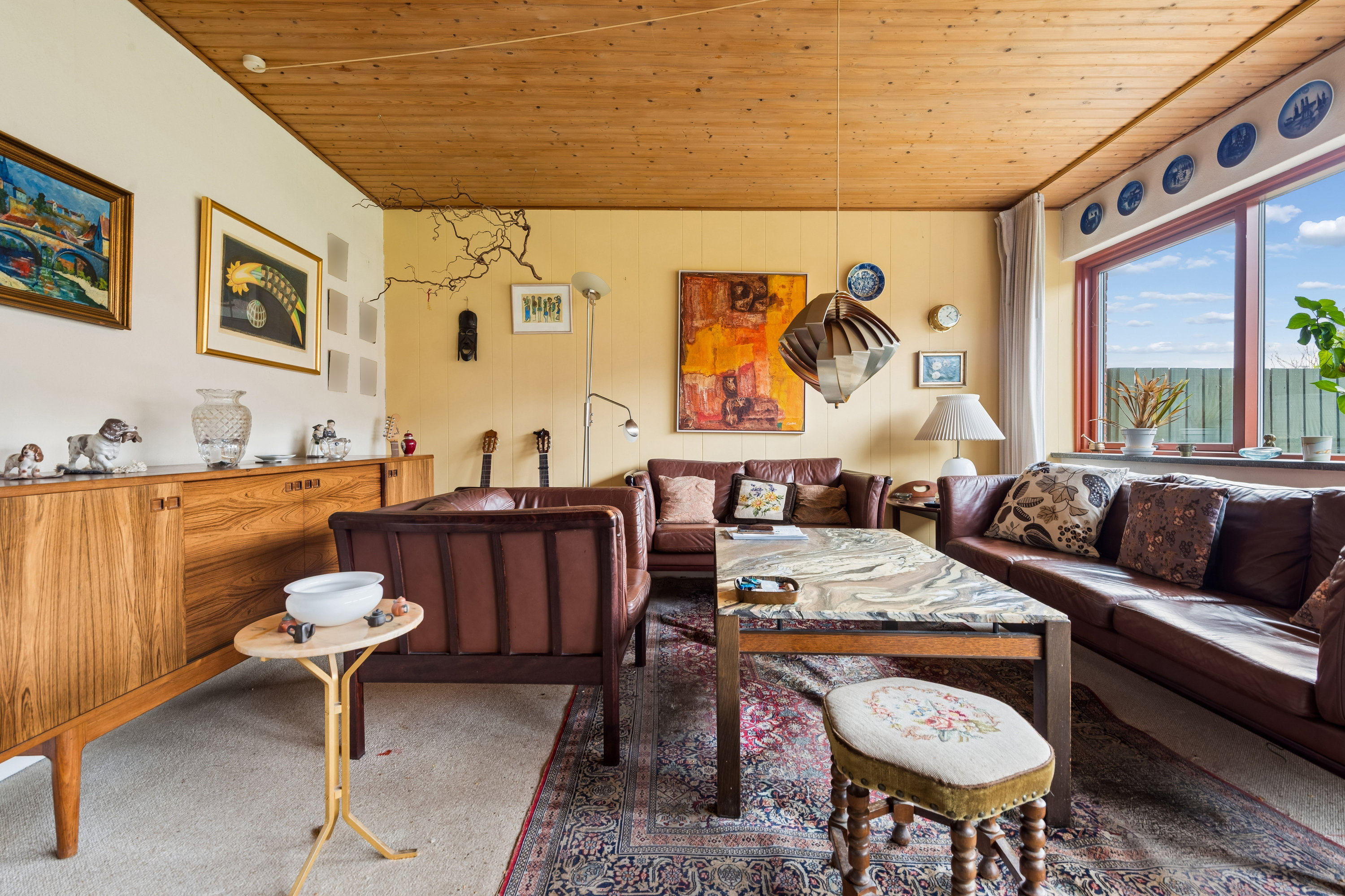 Fremhævet stue billede i fuldskærmstilstand. Billede af Sankt Mikkels Alle 43, 2630 Taastrup