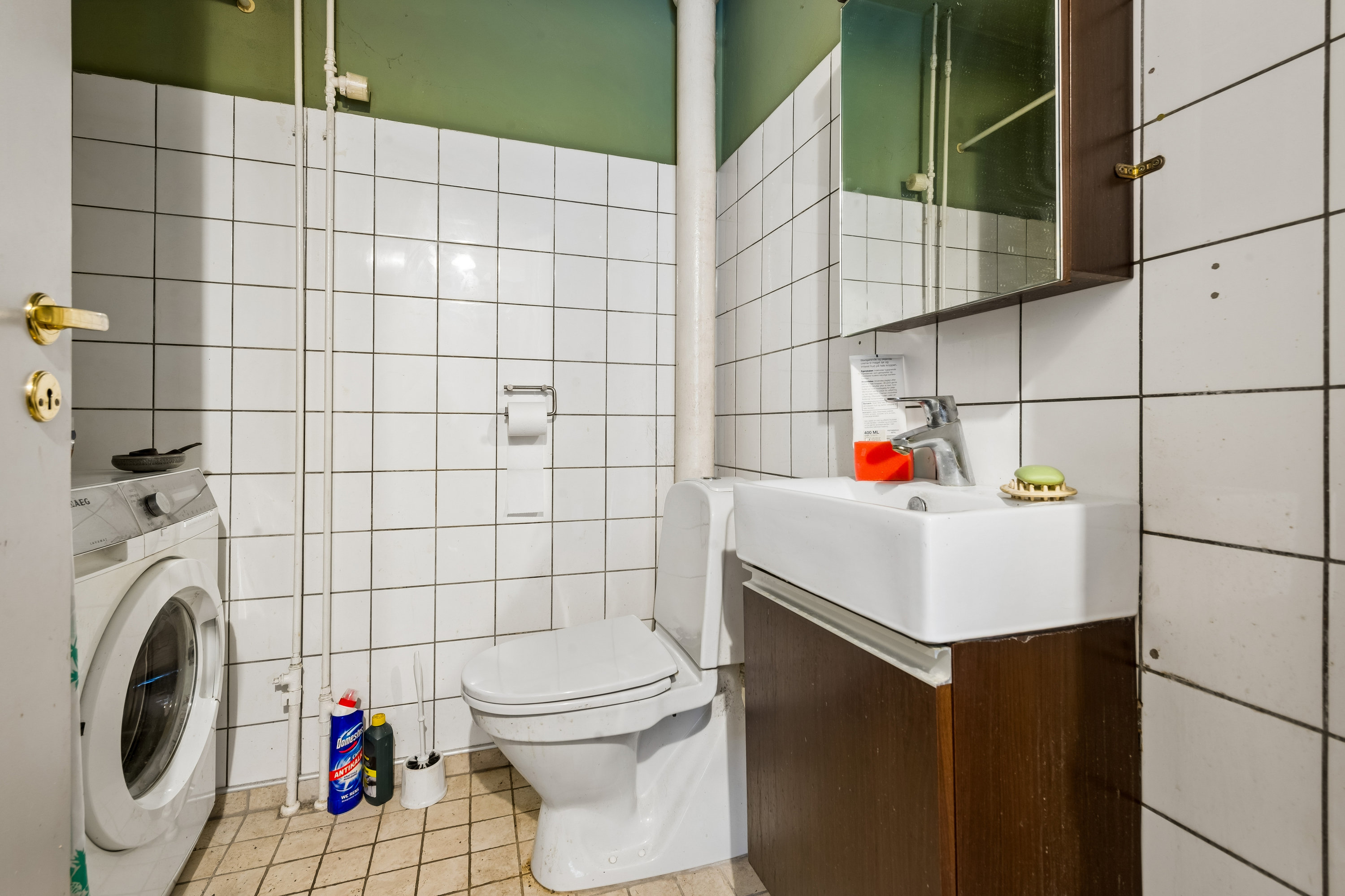 Fremhævet badeværelse billede i fuldskærmstilstand. Billede af Sankt Mikkels Alle 43, 2630 Taastrup