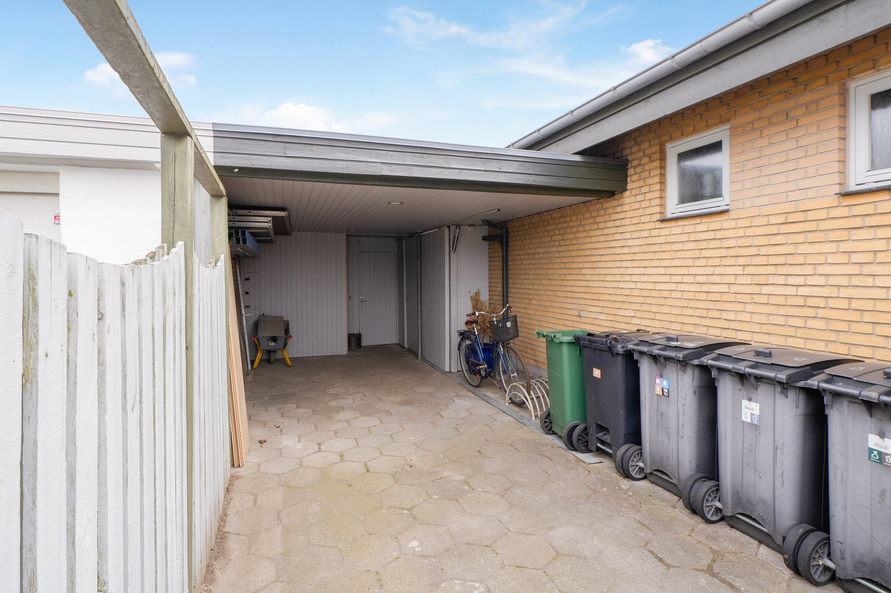 Fremhævet facade billede i fuldskærmstilstand. Billede af Pilegårds Vænge 28, 2635 Ishøj