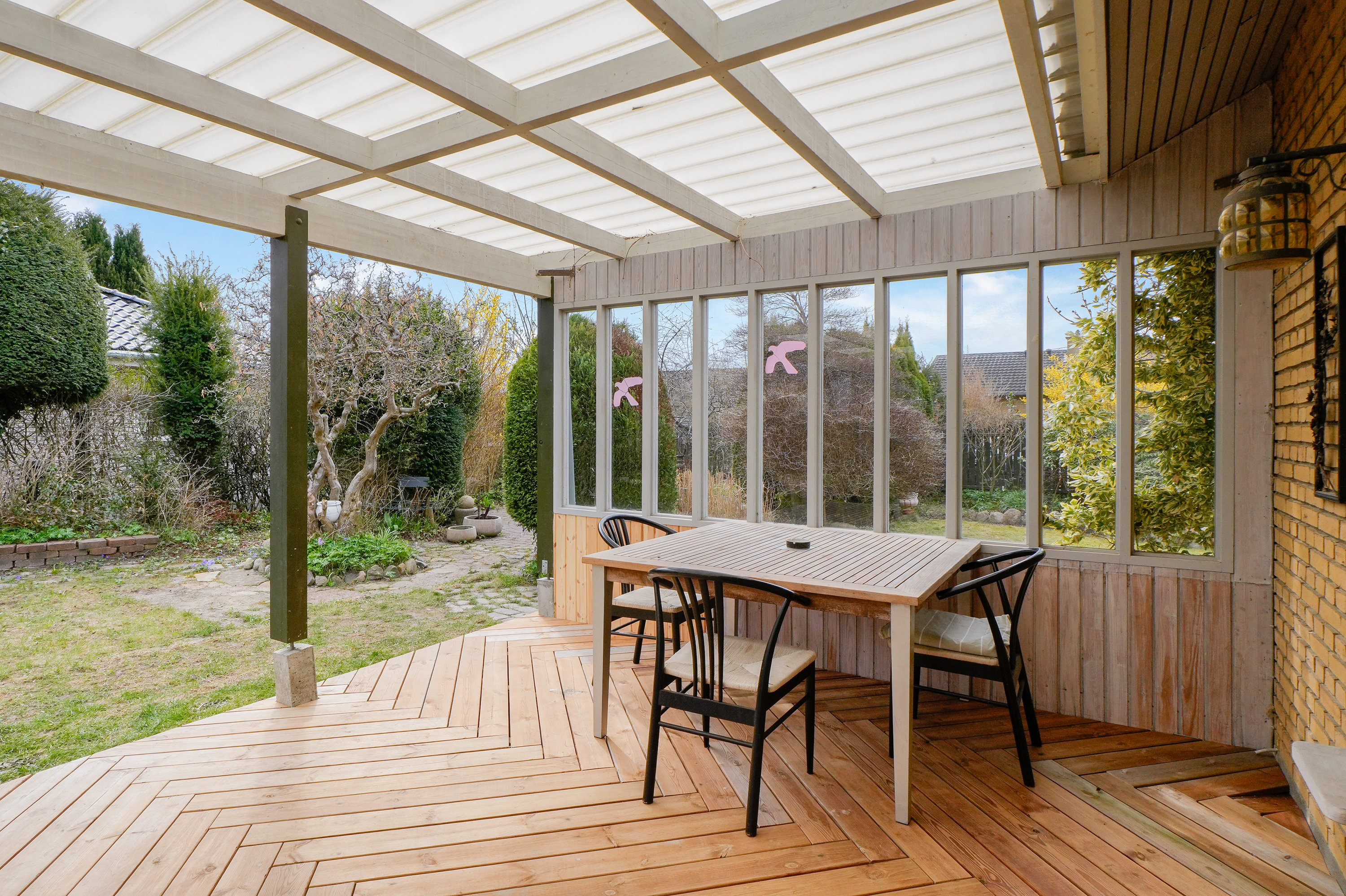 Fremhævet overdækket terrasse billede i fuldskærmstilstand. Billede af Pilegårds Vænge 28, 2635 Ishøj