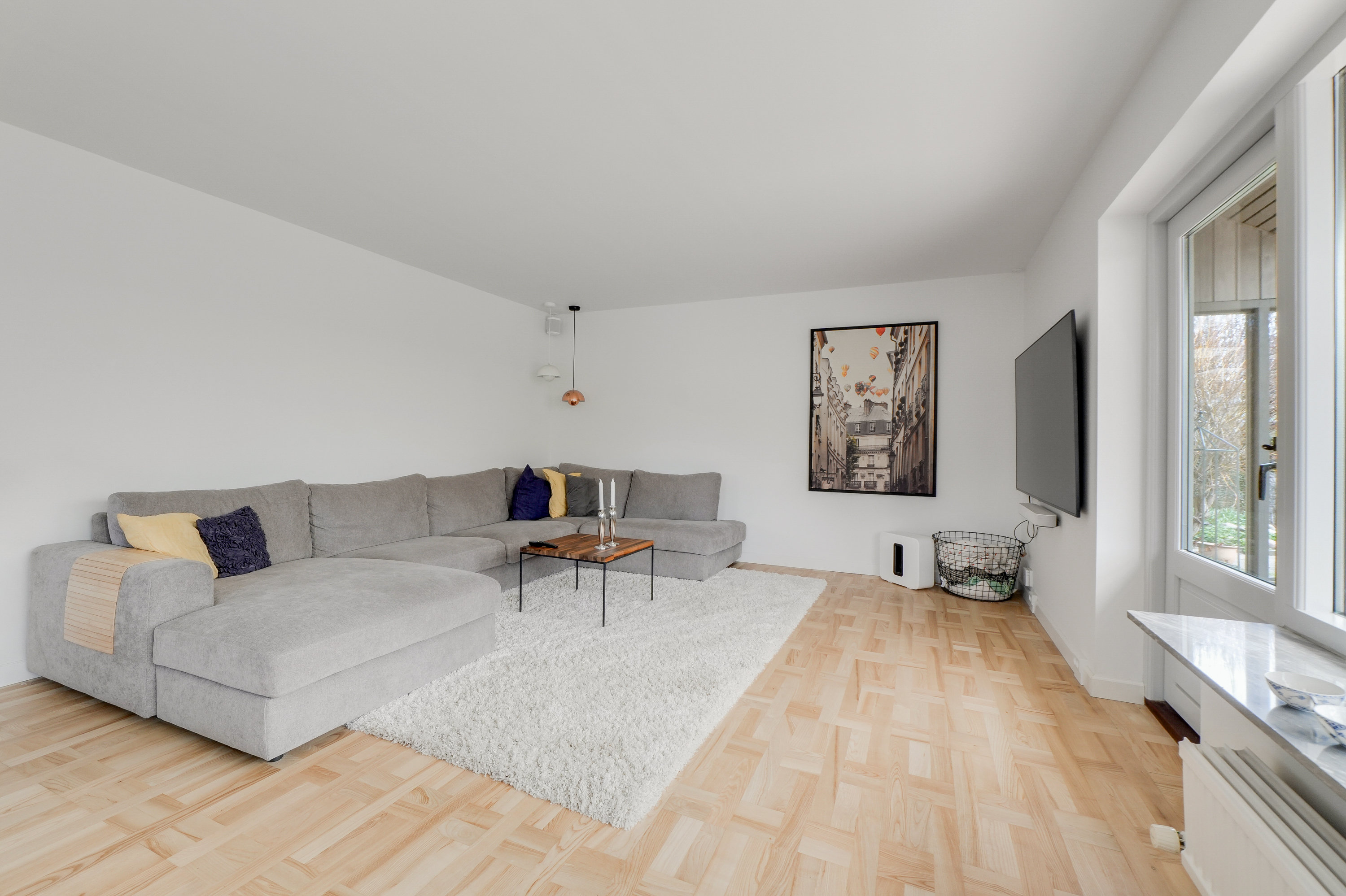 Fremhævet stue billede i fuldskærmstilstand. Billede af Pilegårds Vænge 28, 2635 Ishøj