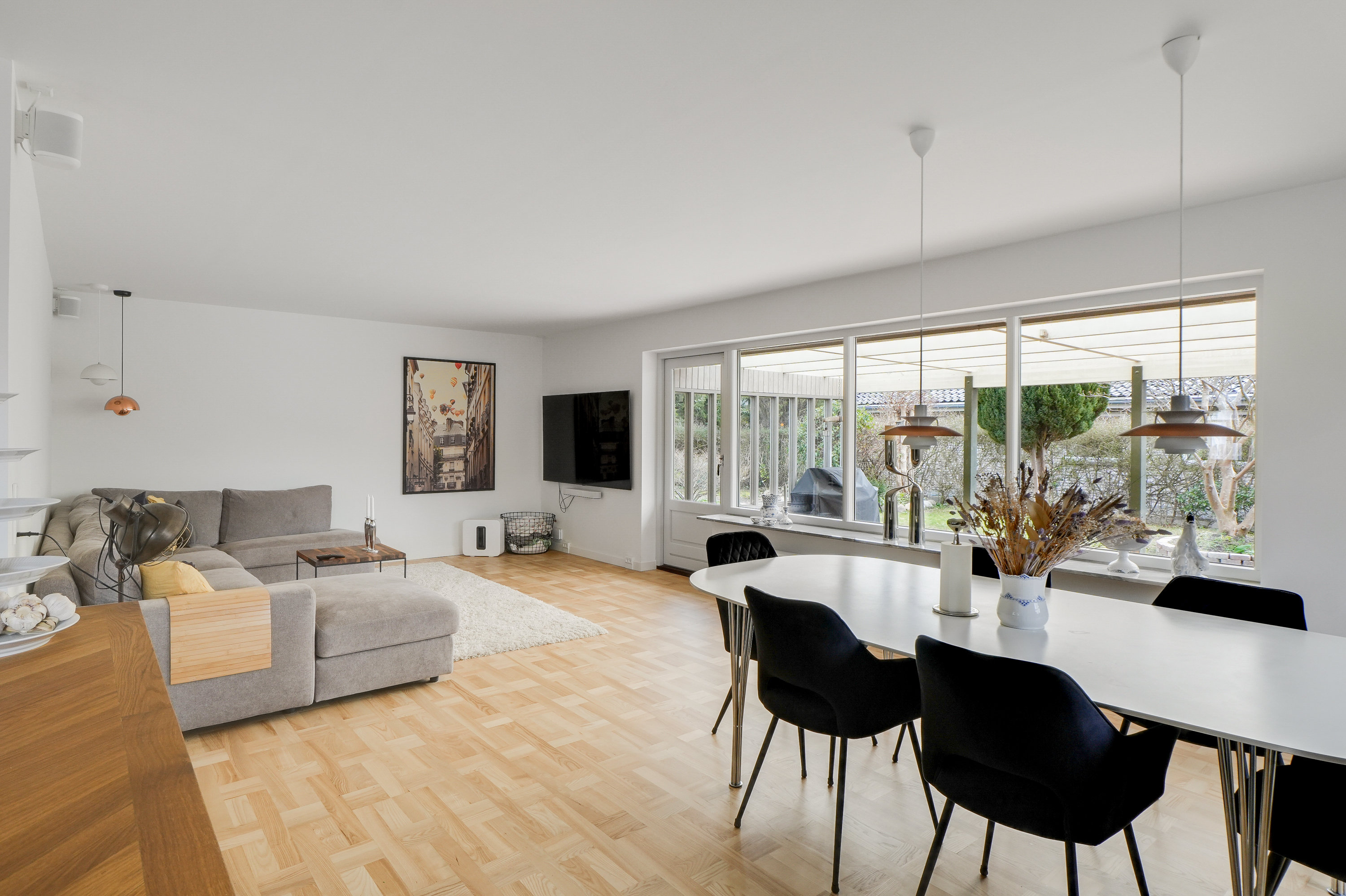 Fremhævet stue billede i fuldskærmstilstand. Billede af Pilegårds Vænge 28, 2635 Ishøj