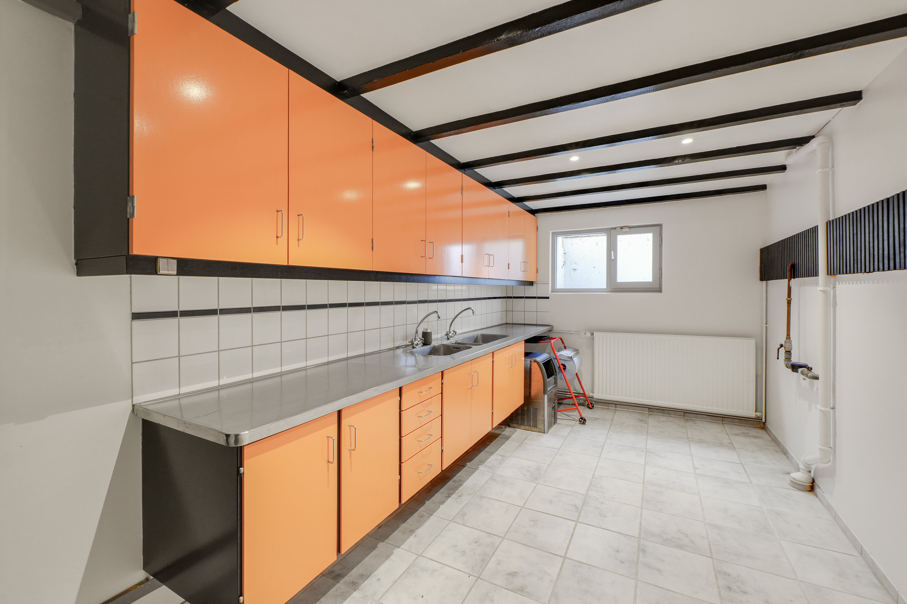 Fremhævet køkken billede i fuldskærmstilstand. Billede af Pilegårds Vænge 28, 2635 Ishøj