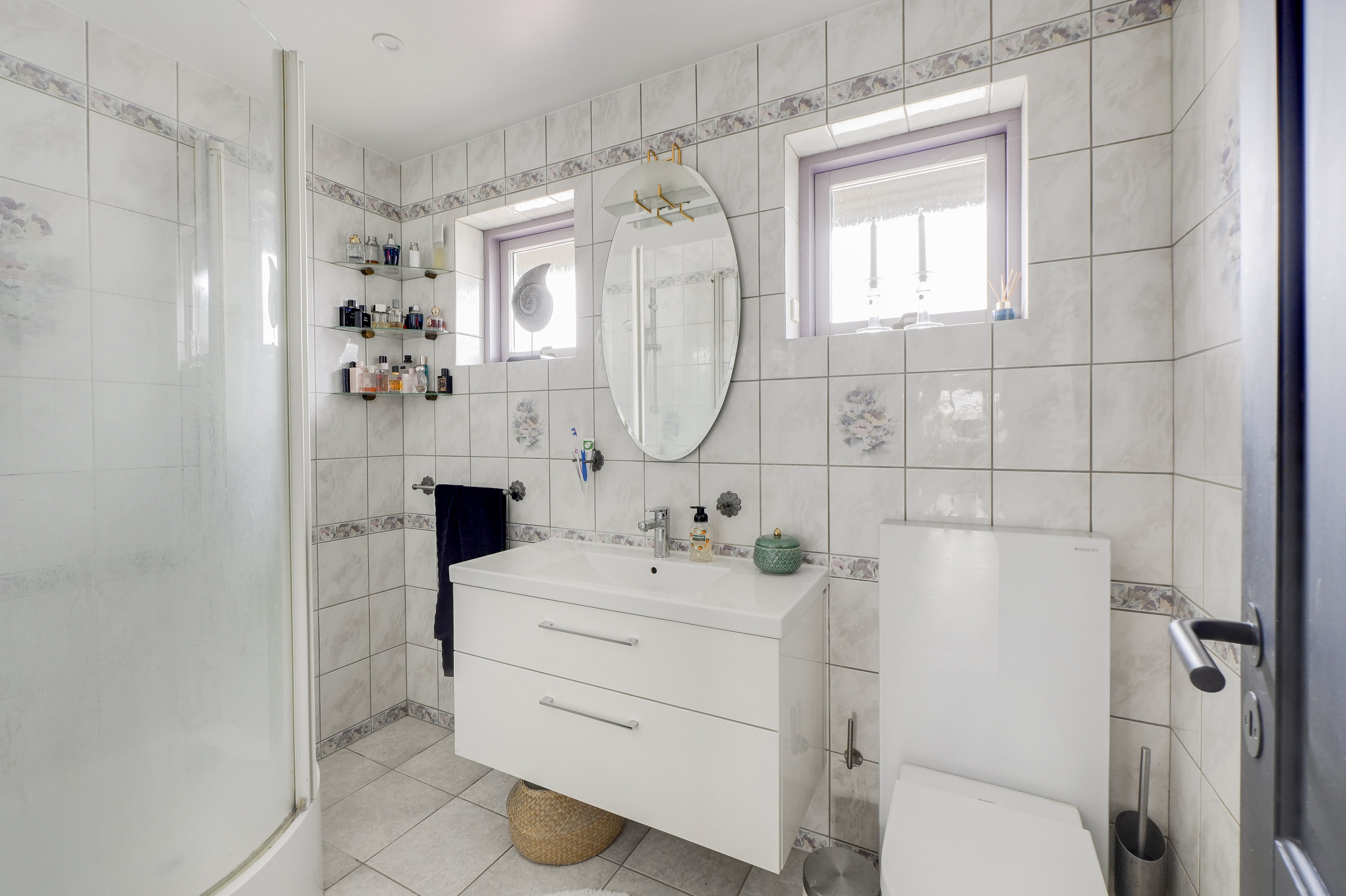 Fremhævet badeværelse billede i fuldskærmstilstand. Billede af Pilegårds Vænge 28, 2635 Ishøj